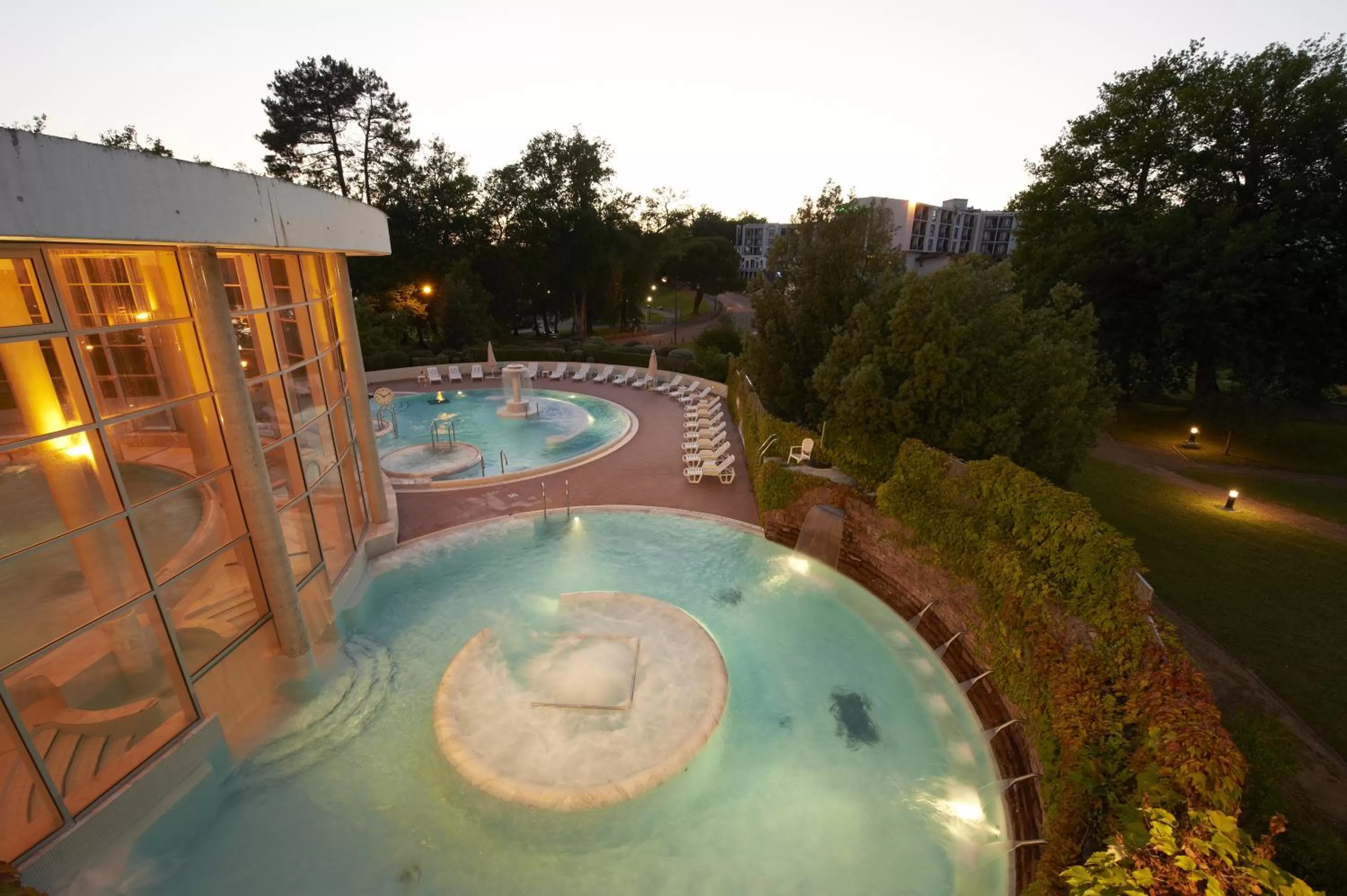 Pool view in Best Western Hotel Sourcéo