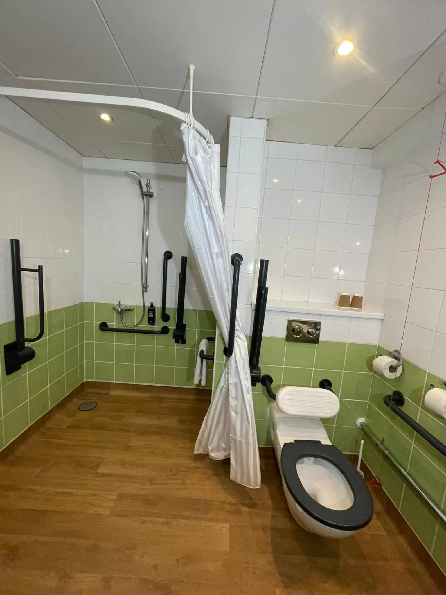 Shower in ibis budget Belfast City Centre
