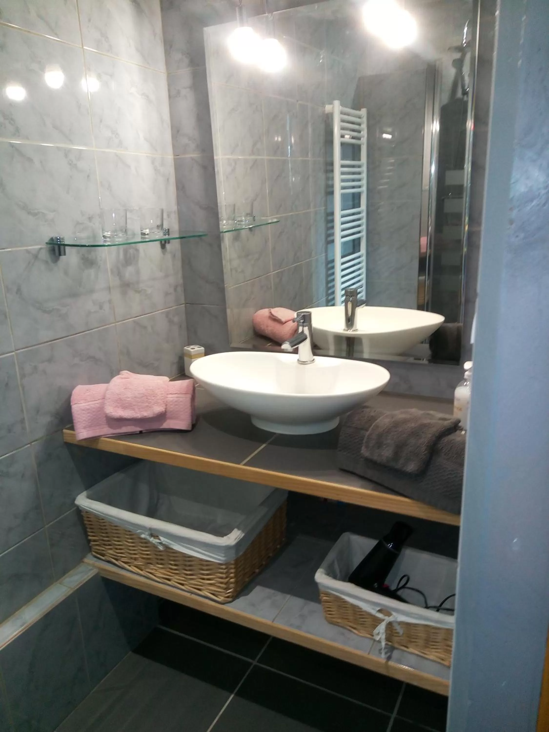 Bathroom in la chambre du clos Barriant