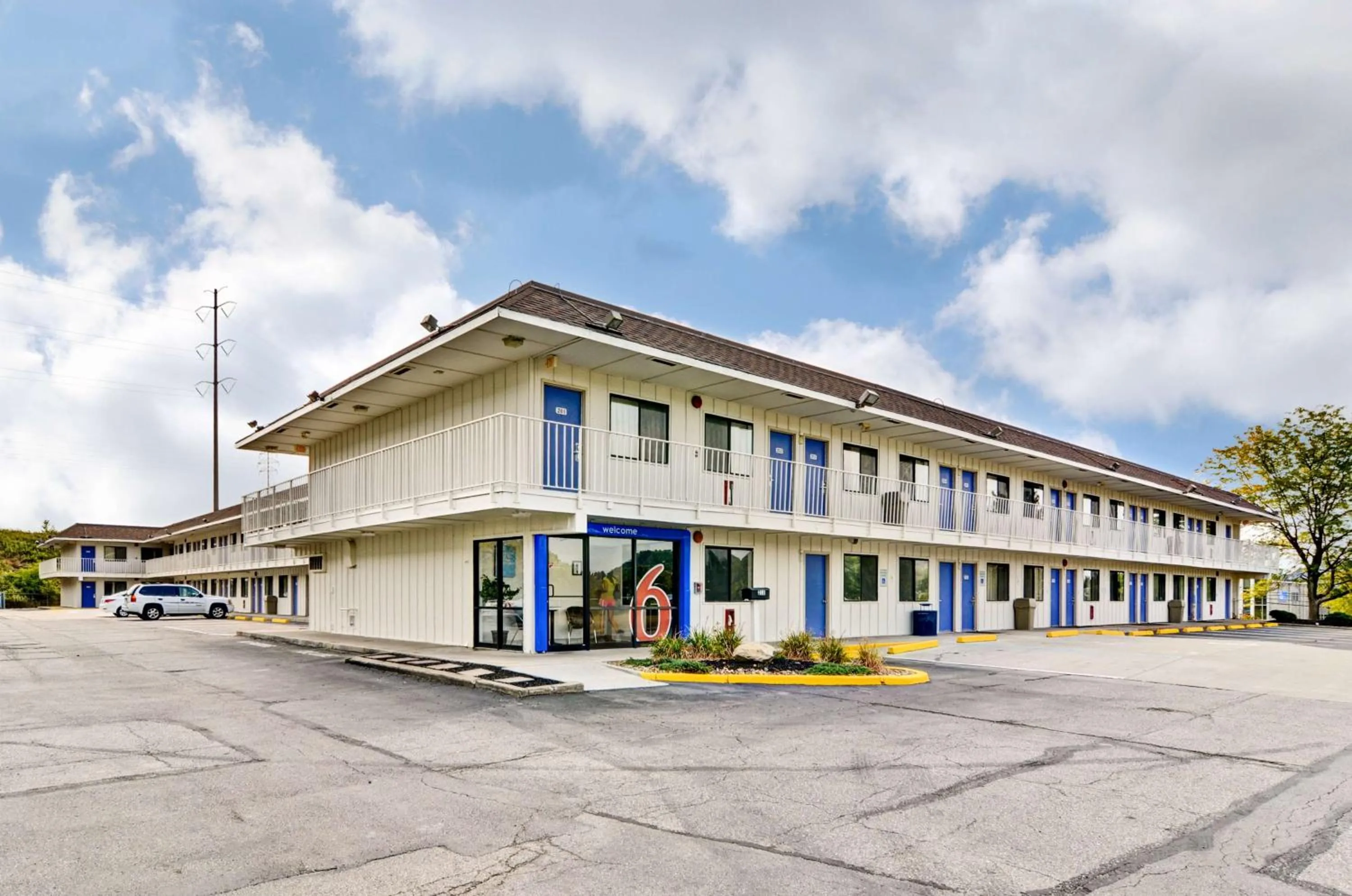 Property building in Motel 6-Pittsburgh, PA - Crafton