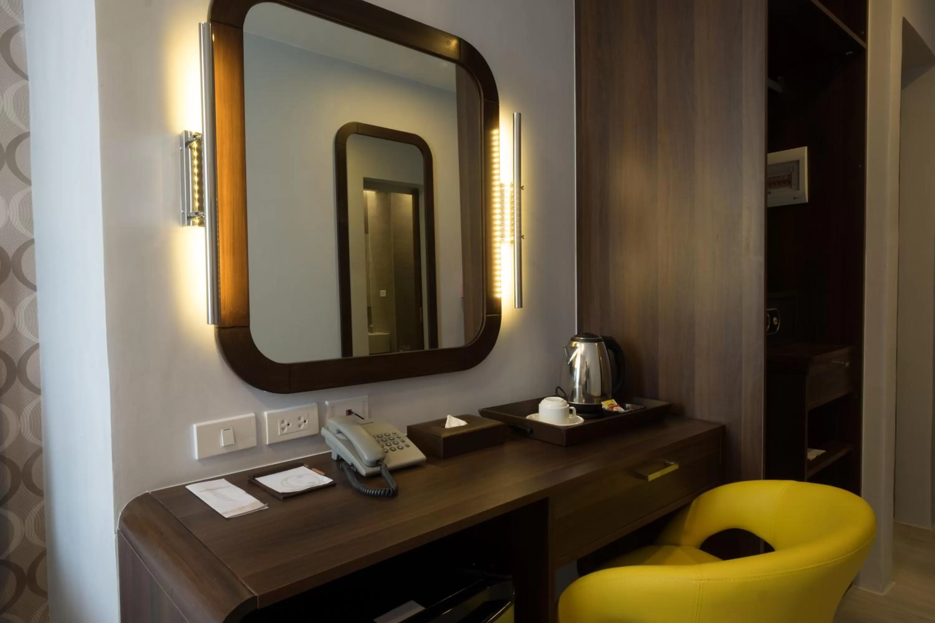 Coffee/tea facilities in One Central Hotel & Suites