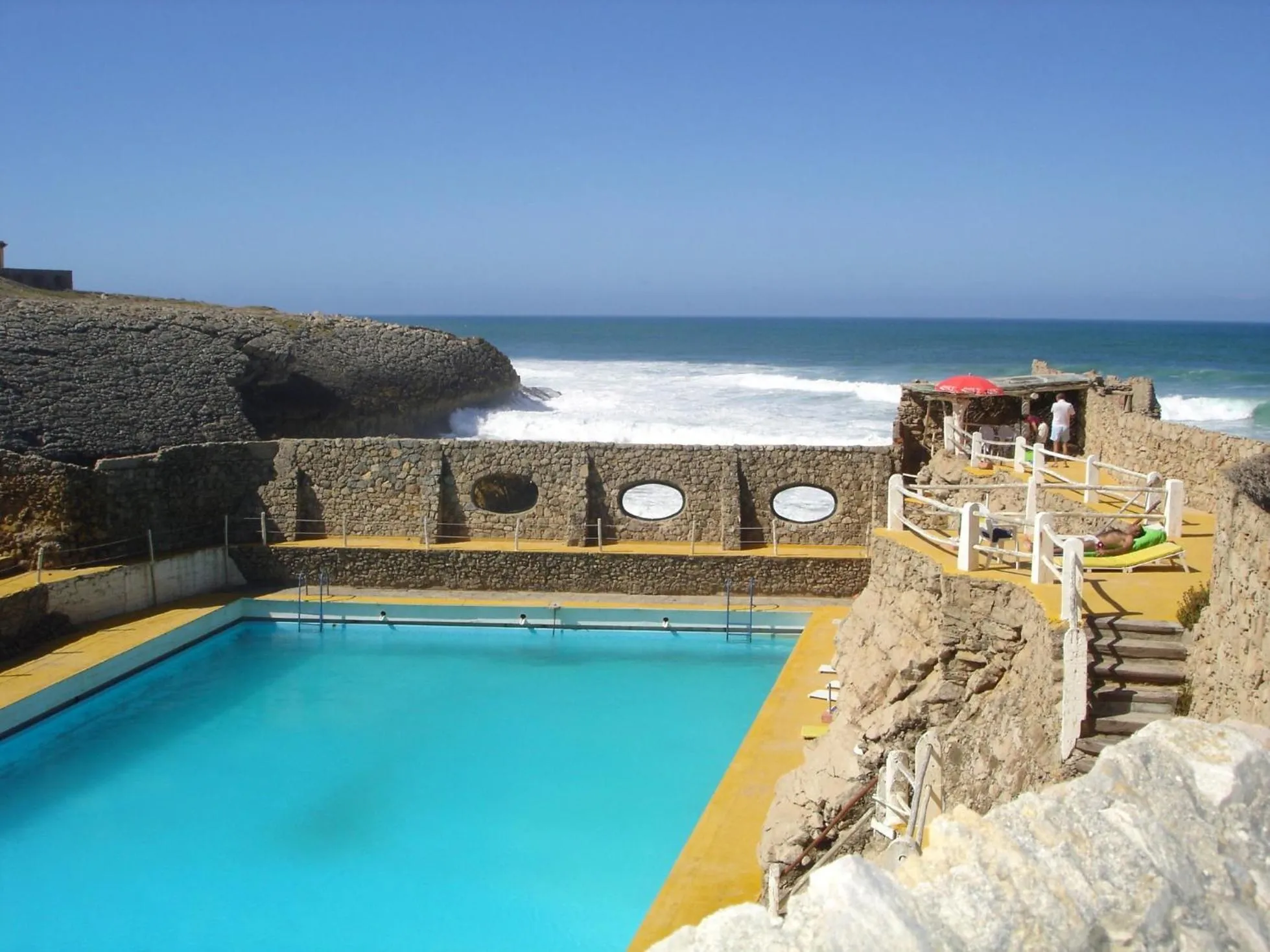 Swimming pool in Estalagem Muchaxo Hotel