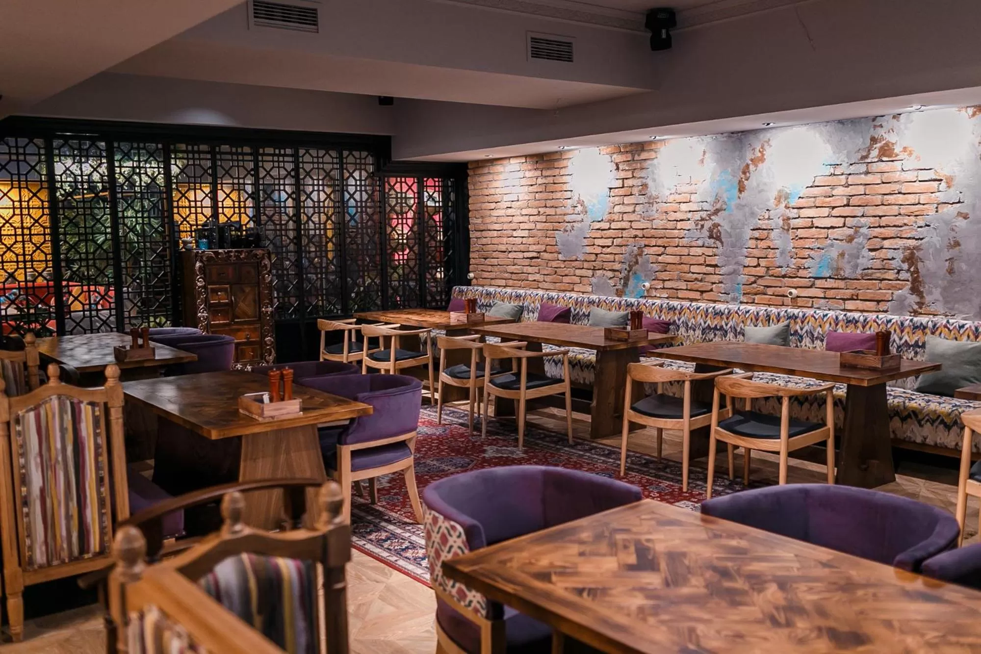 Restaurant/places to eat in Grand Sapphire Hotel