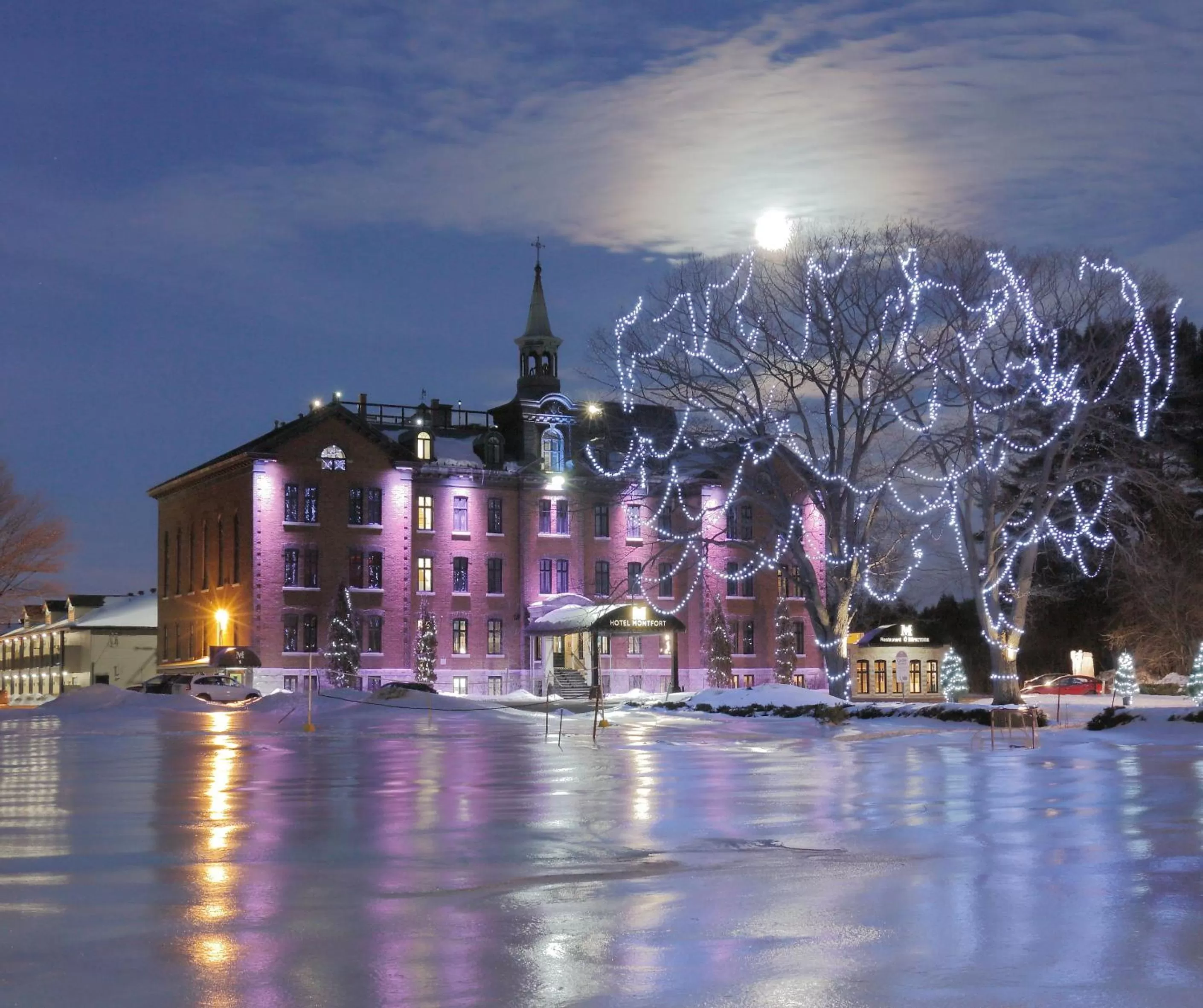 Property building in Hotel Montfort Nicolet