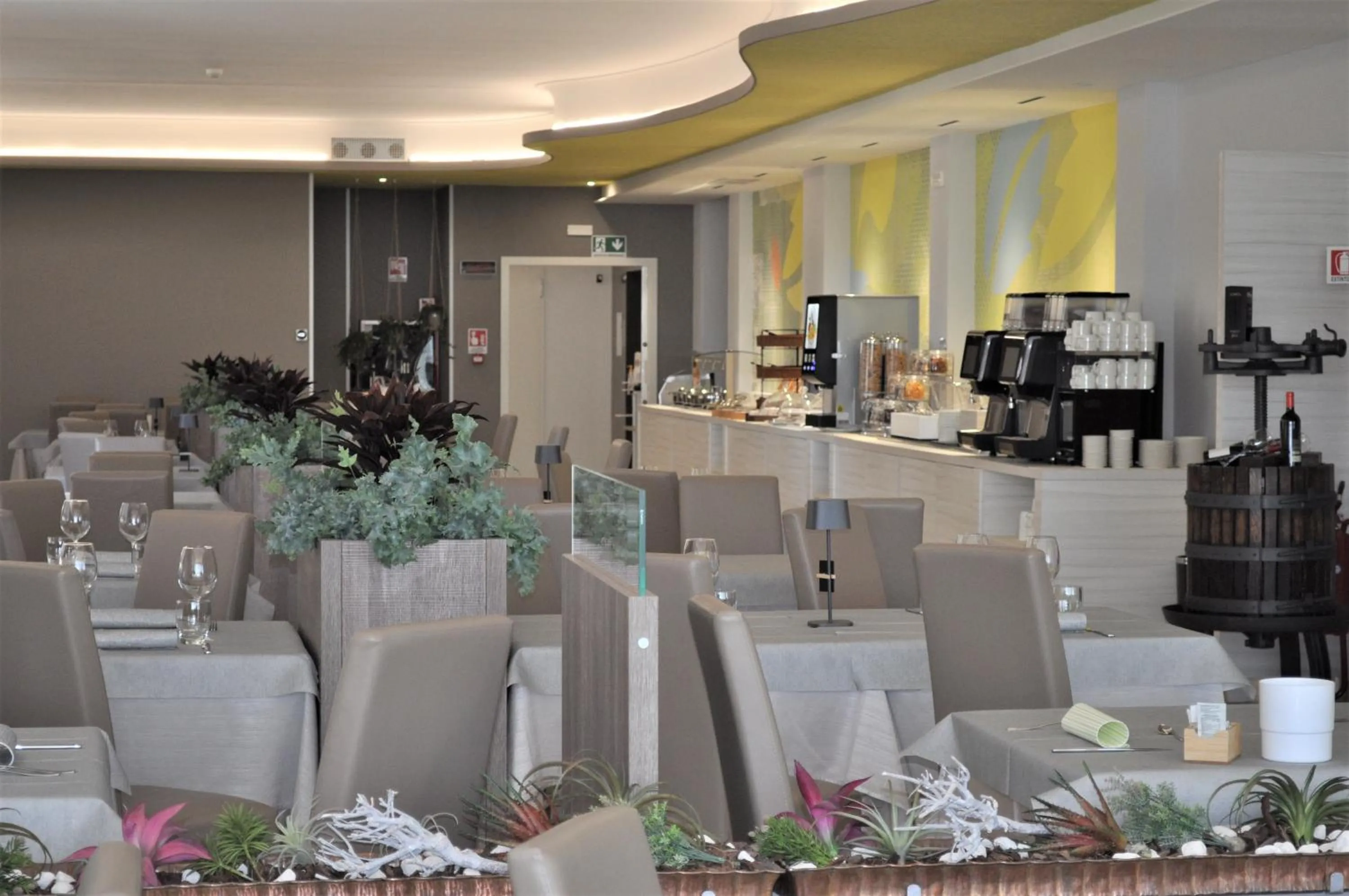 Restaurant/places to eat in Hotel Marco Polo