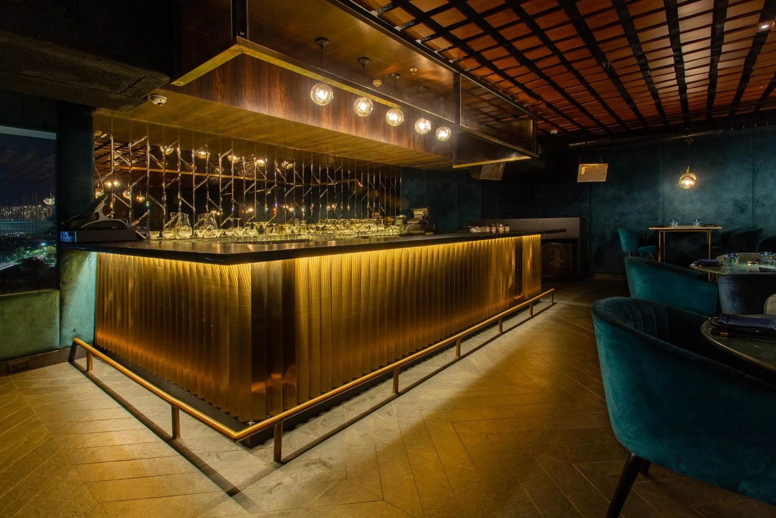 Restaurant/places to eat in Novotel Chennai Chamiers Road