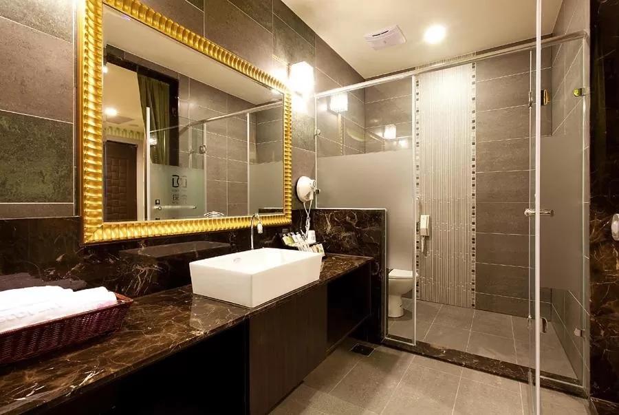 Bathroom in Discovery Motel - Yanping