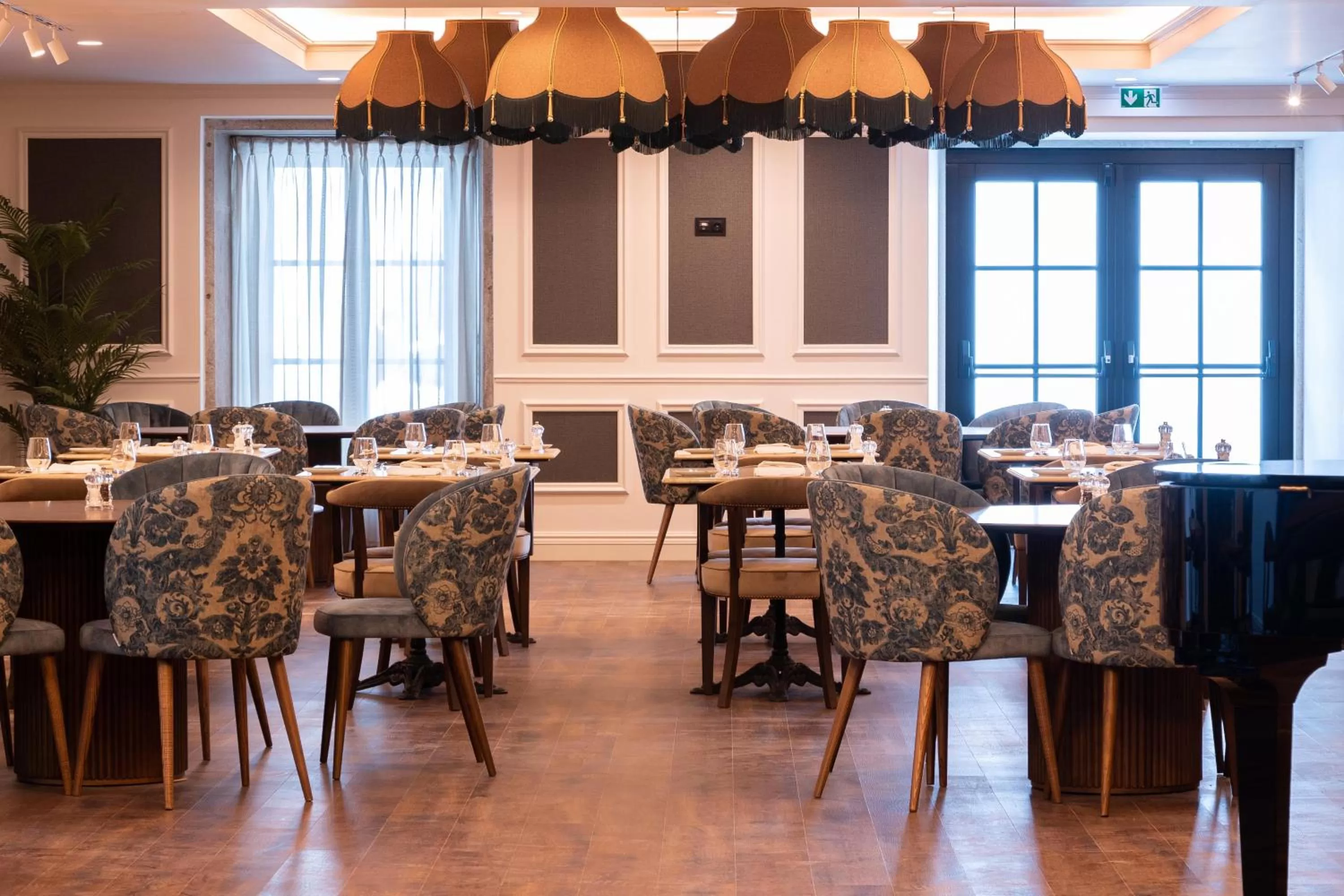 Restaurant/places to eat in AP Dona Aninhas