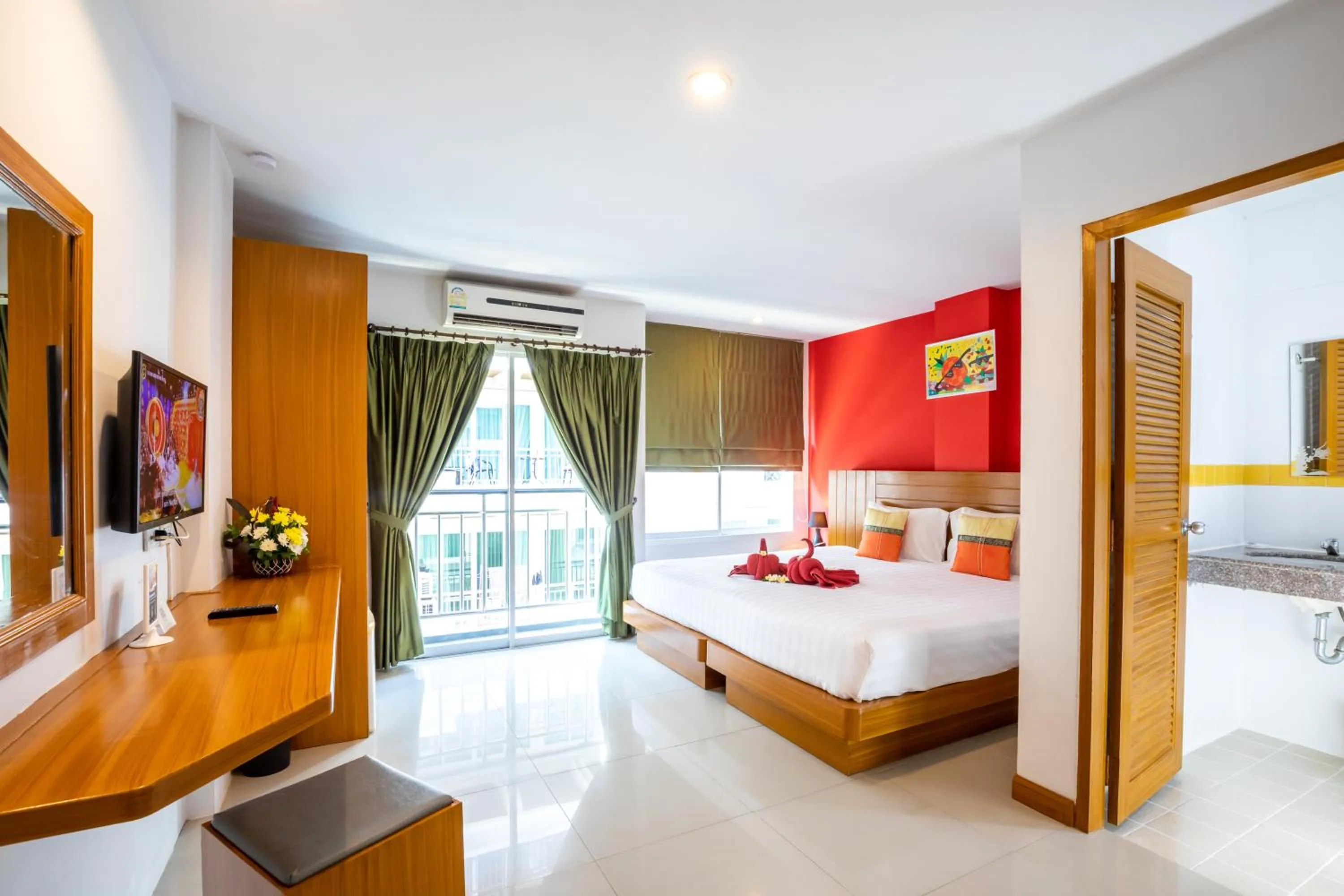 Deluxe Double Room in PJ Patong Resortel
