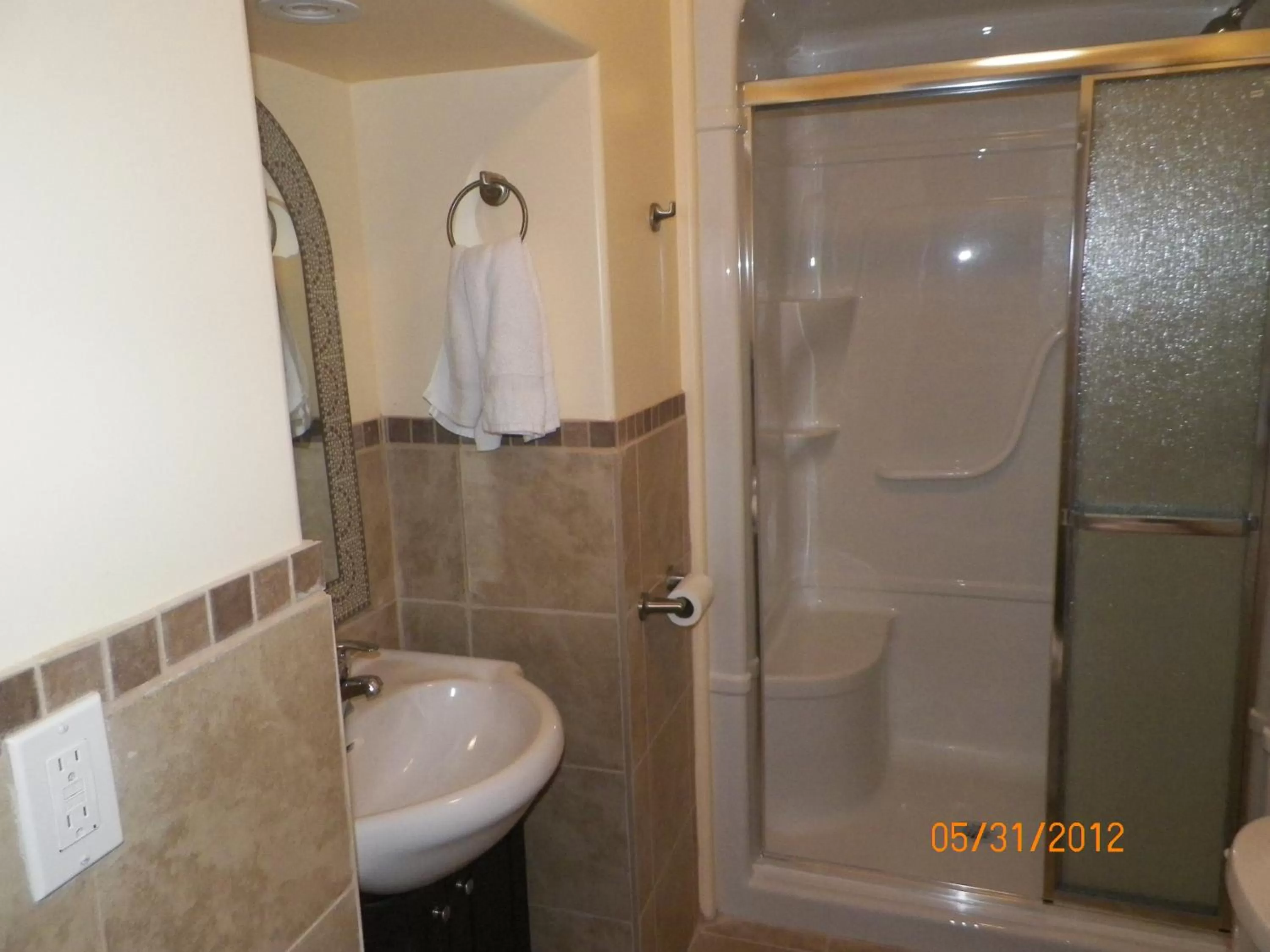 Shower in Sunparlor Motel