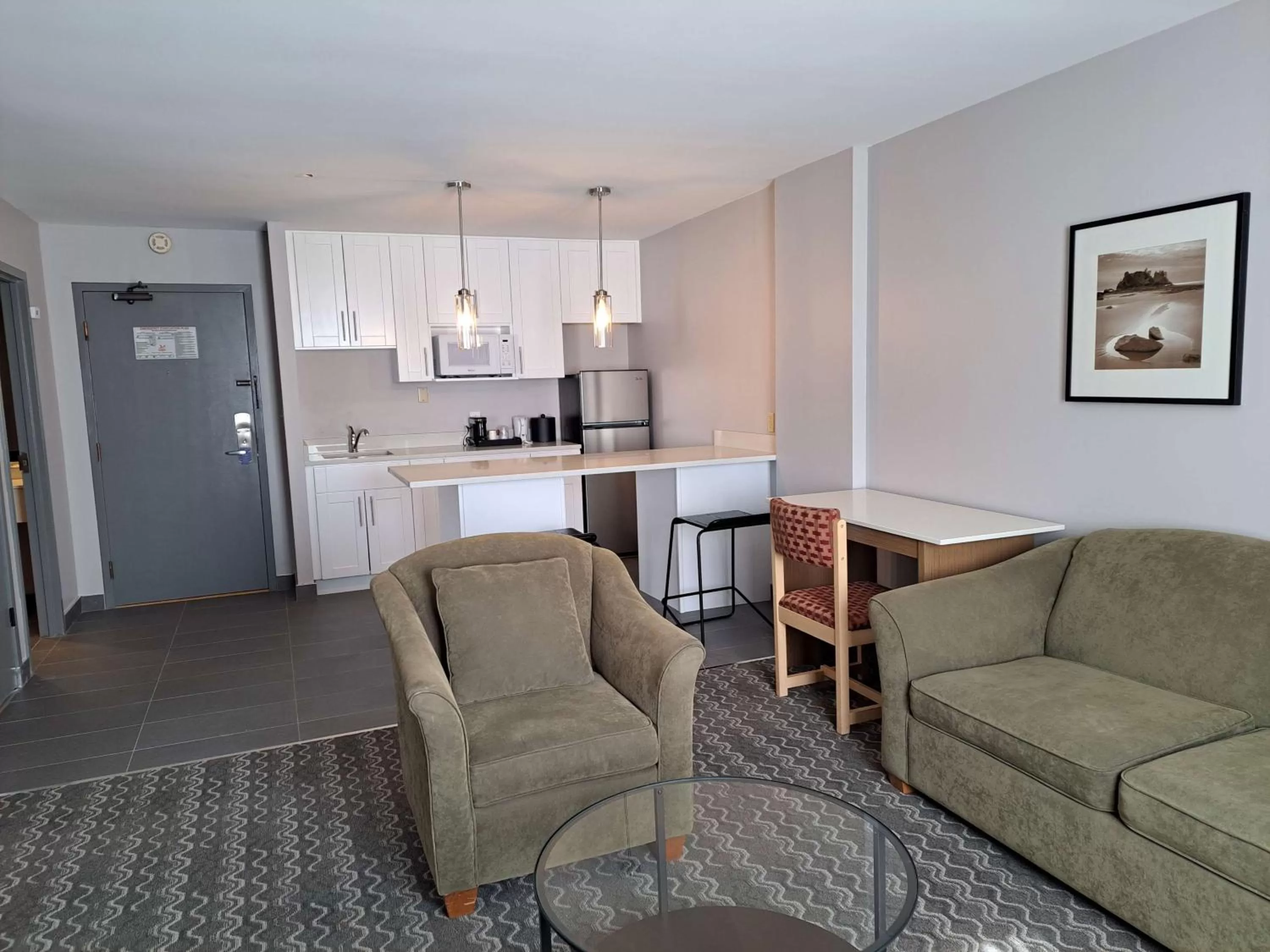 Bedroom in Best Western Plus Vancouver Airport Hotel