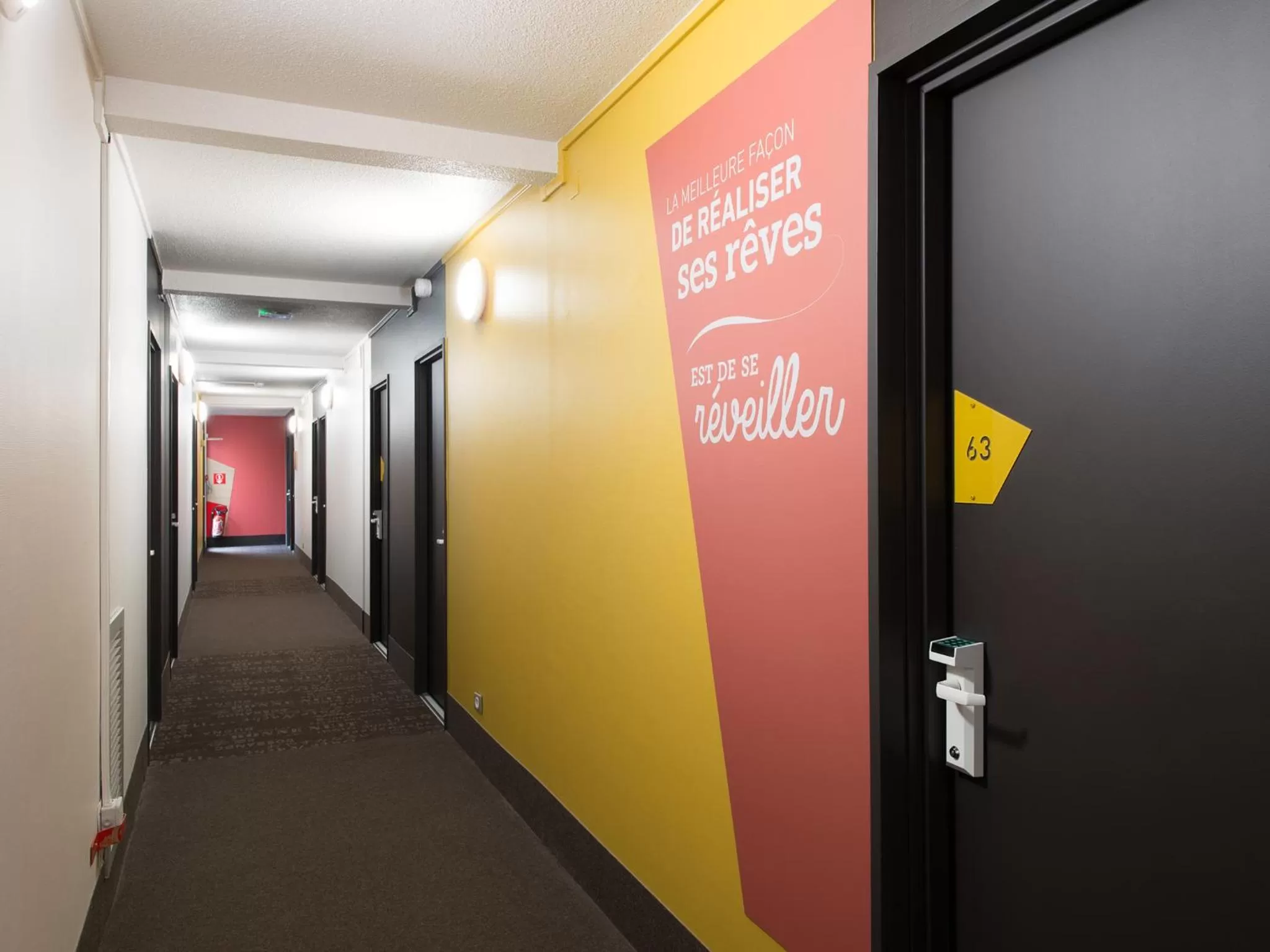 Decorative detail in B&B HOTEL Blois Sud Vineuil