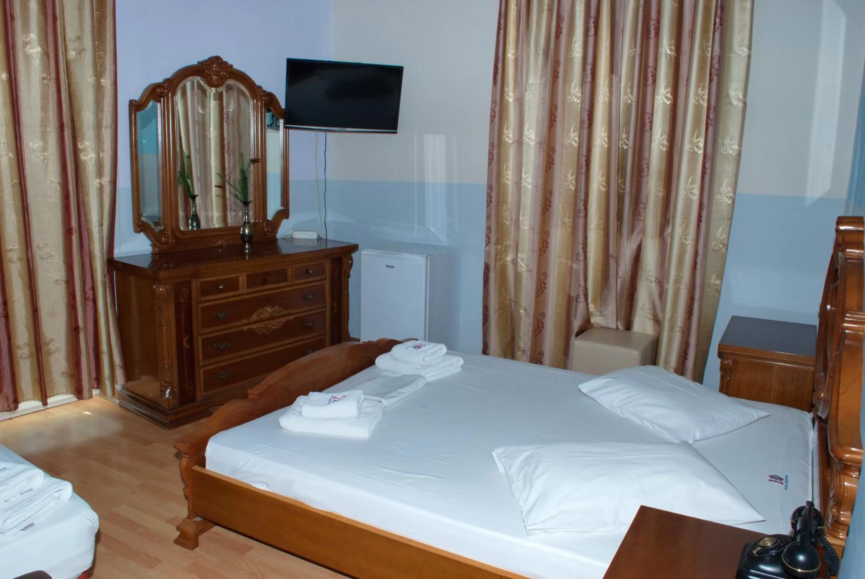 Bed in Diethnes Hotel