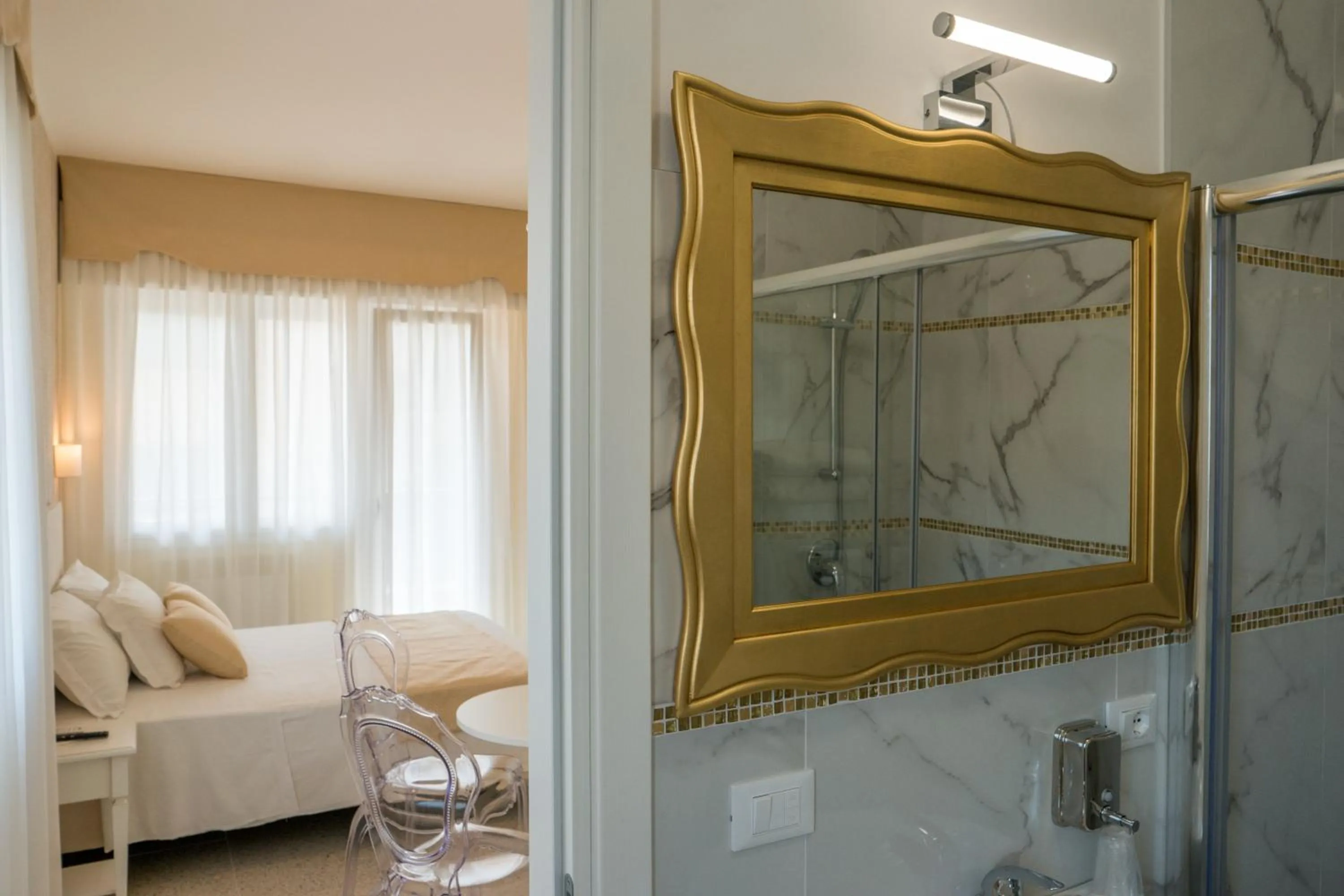 Bathroom in Guest House Train Station Venice - Atika & Atif