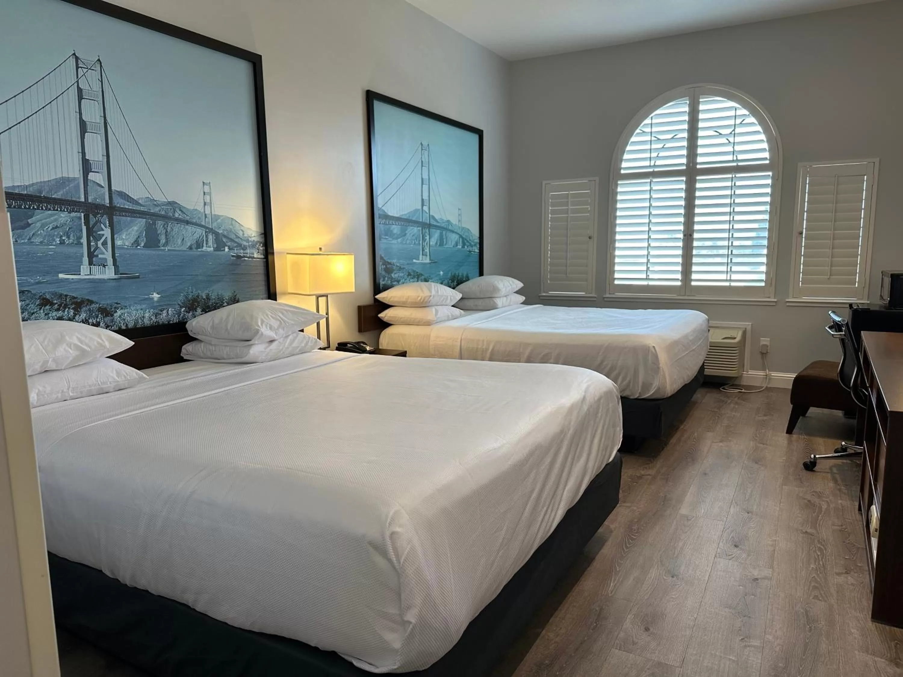 Bed in Super 8 by Wyndham San Bruno /SF Intl Arpt West