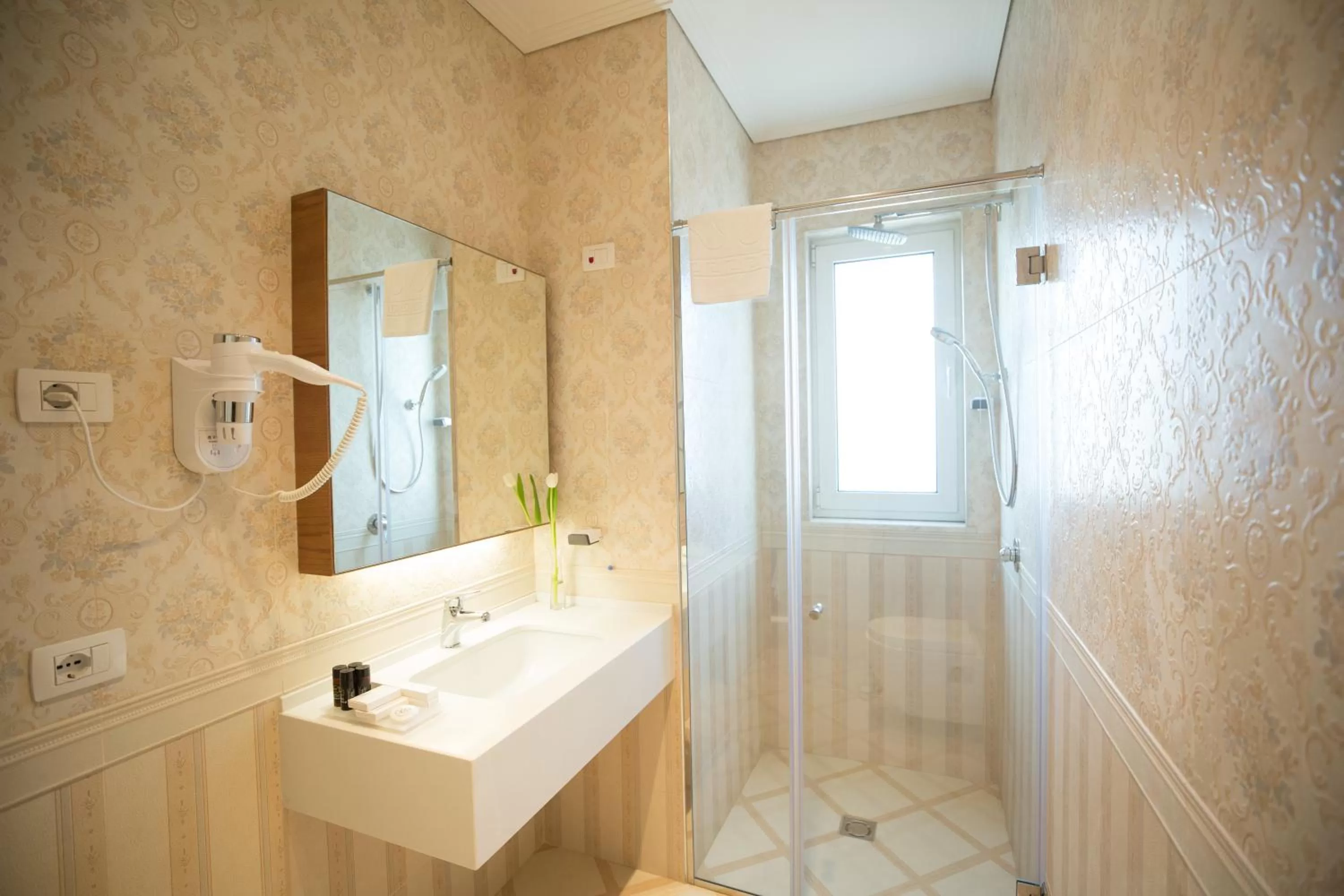 Shower in Royal Hill Hotel