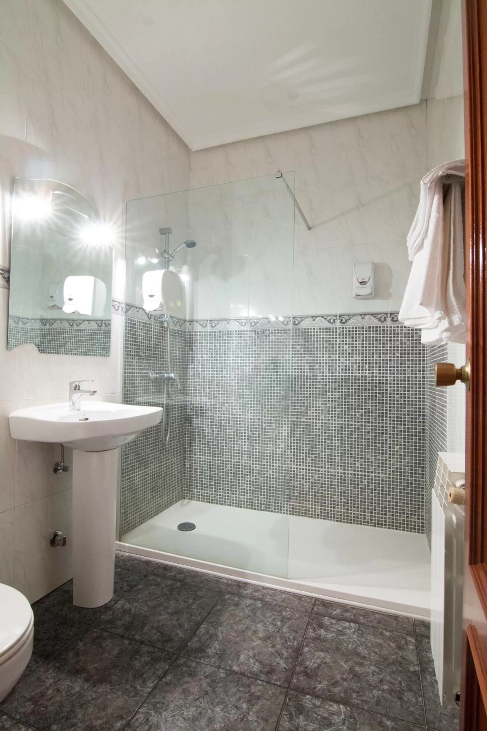 Shower in Hostal Santa Ana