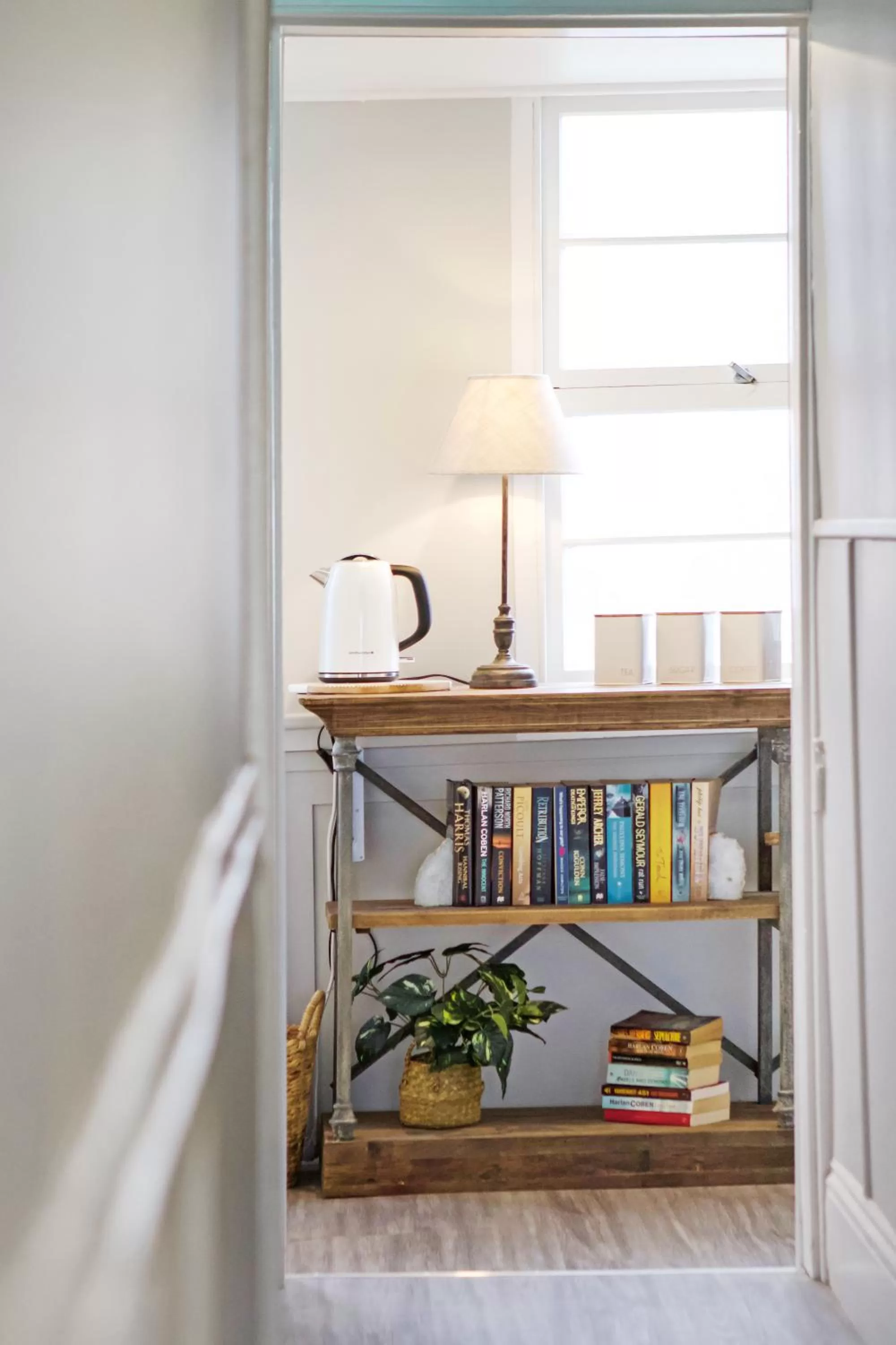 Library, Bed in Robertson Public House and Kitchen