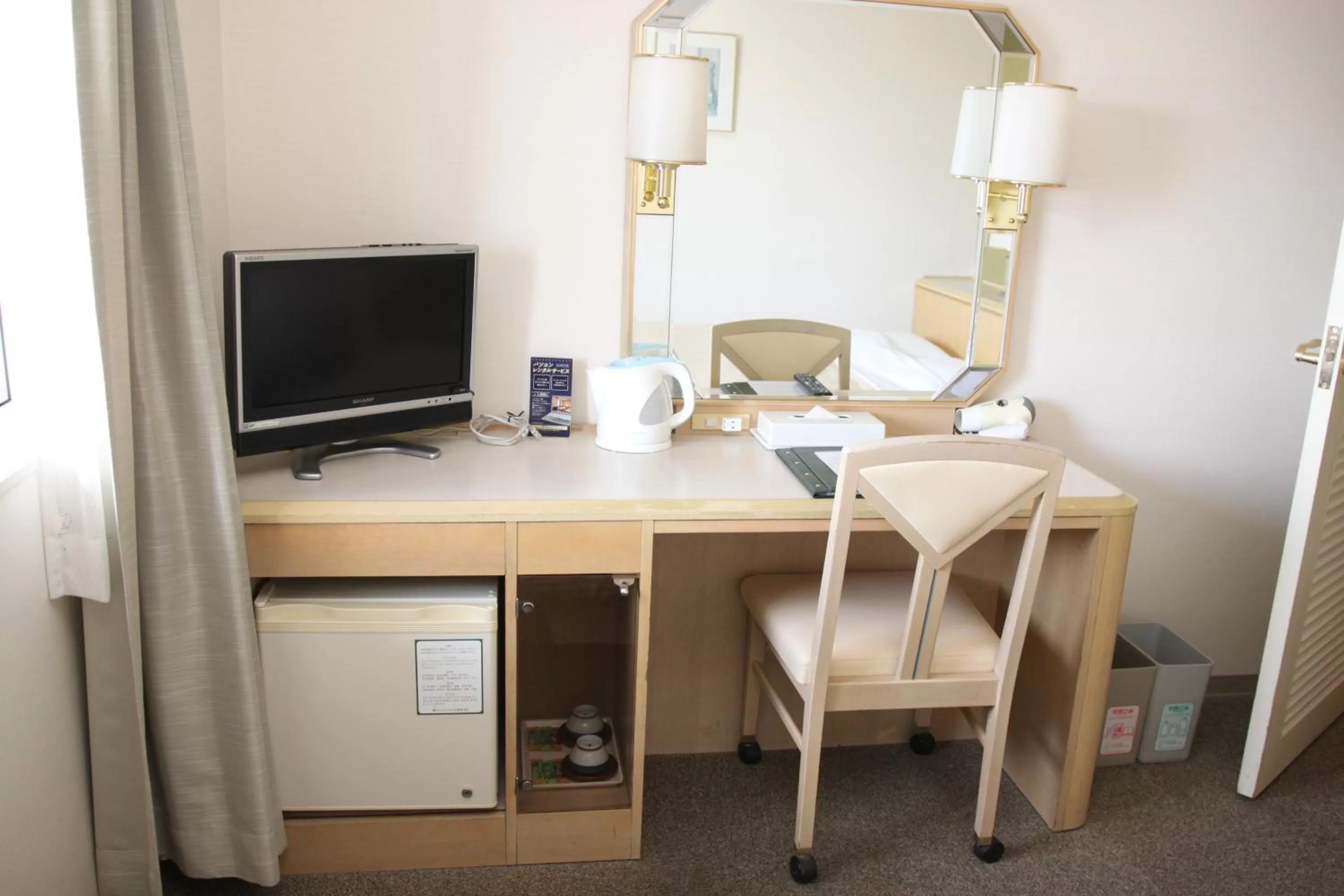 TV and multimedia in Shin Osaka Washington Hotel Plaza