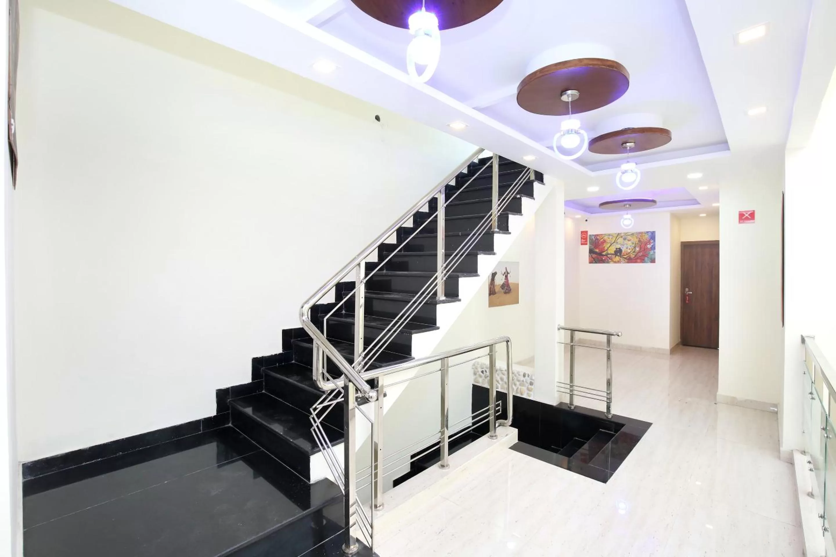 Lobby or reception in Capital O Hotel Royal