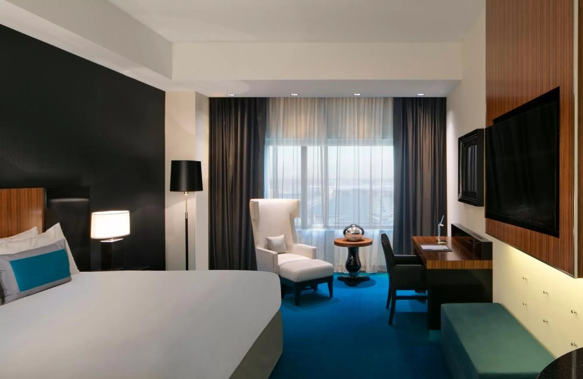 Bedroom, Bed in Radisson Blu Mall of America