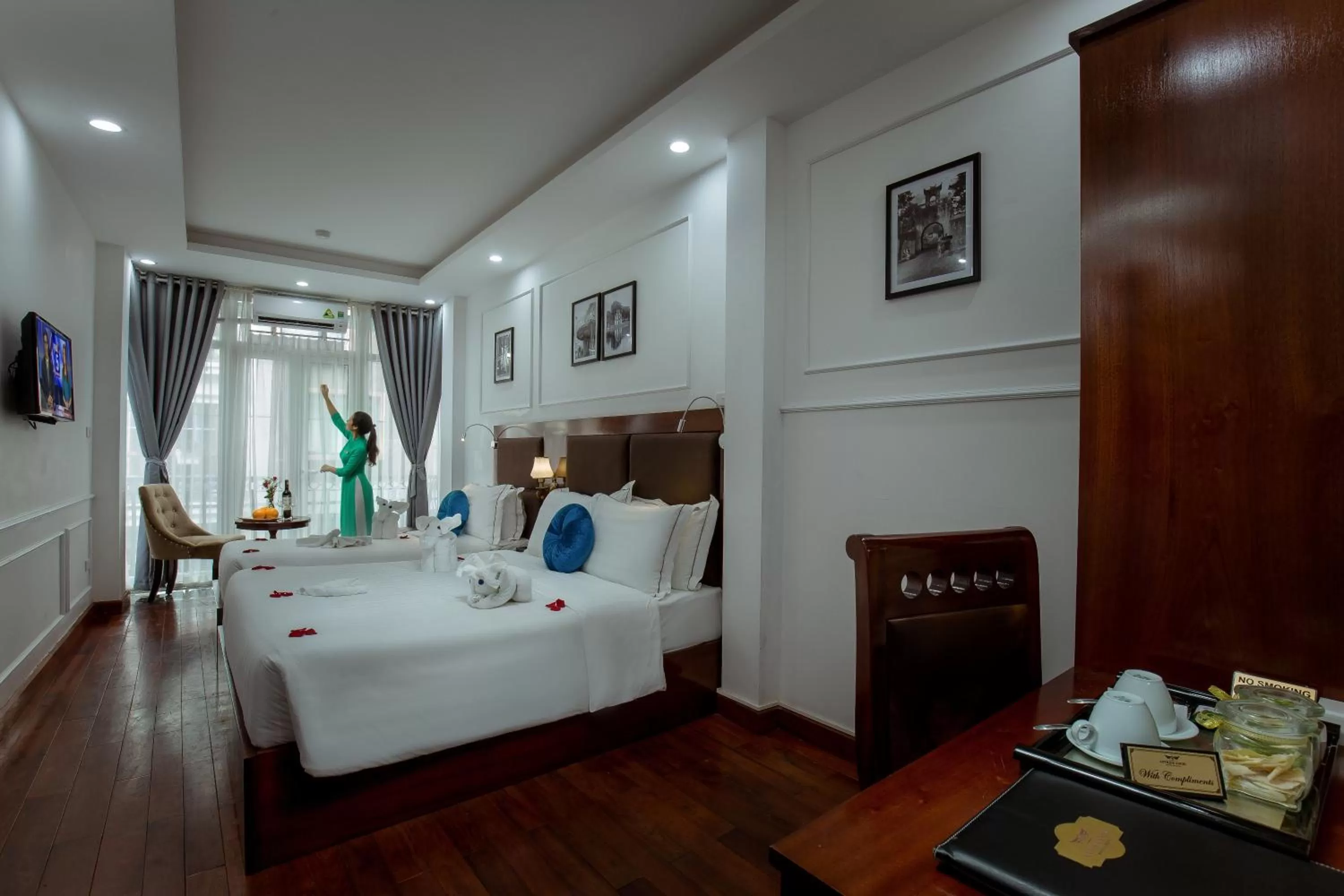 Bedroom in Antique Angel Hotel