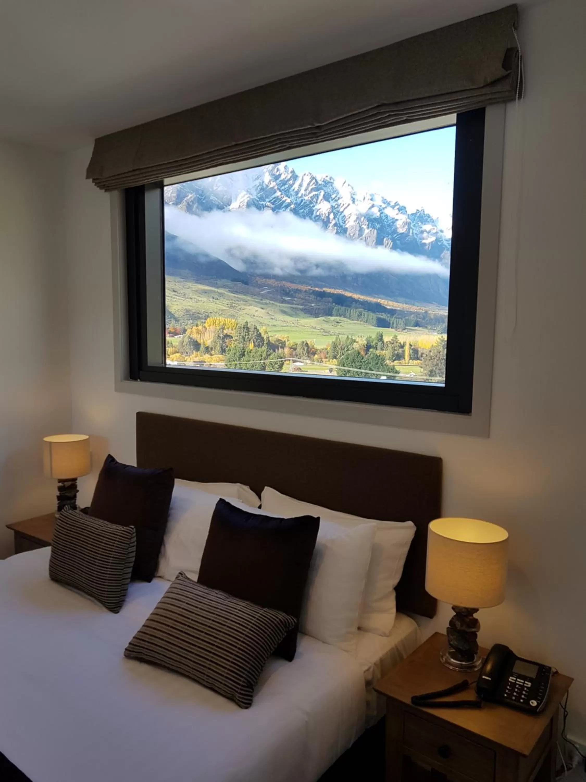Bedroom, Bed in Wyndham Garden Remarkables Park Queenstown