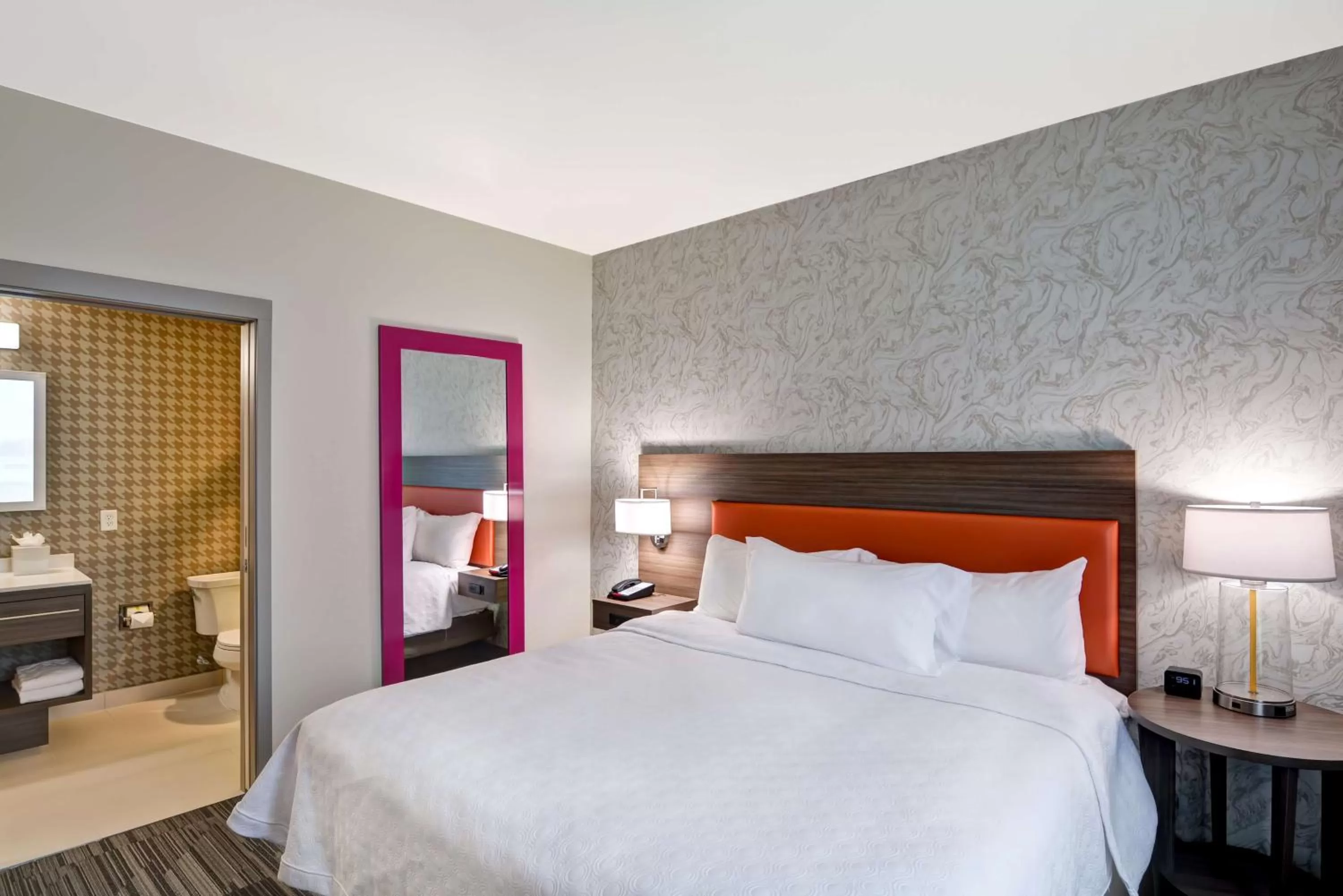 Photo of the whole room, Bed in Home2 Suites By Hilton Lafayette