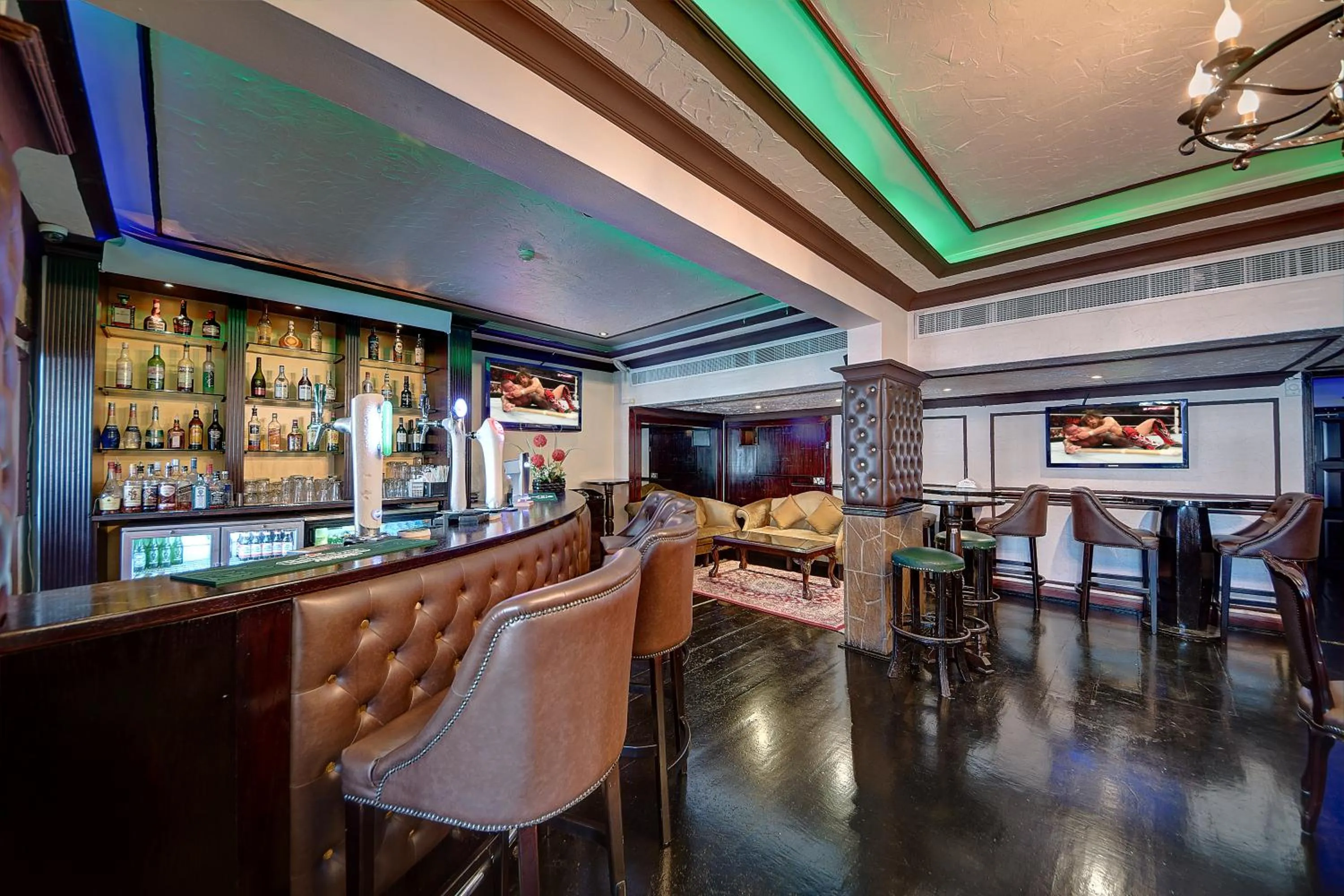 Restaurant/places to eat in Ascot Hotel