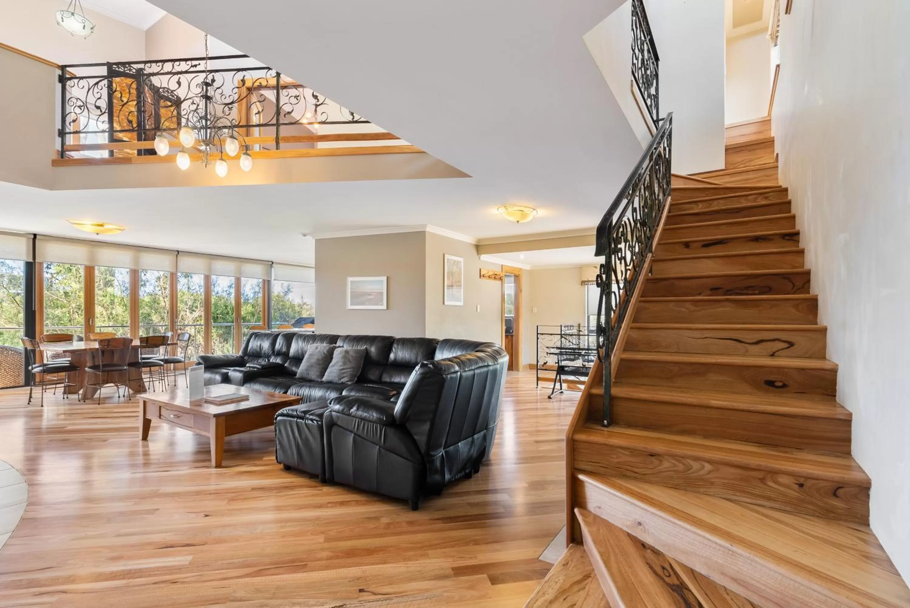 King Executive Spa Villa Retreat in Bay Village Dunsborough