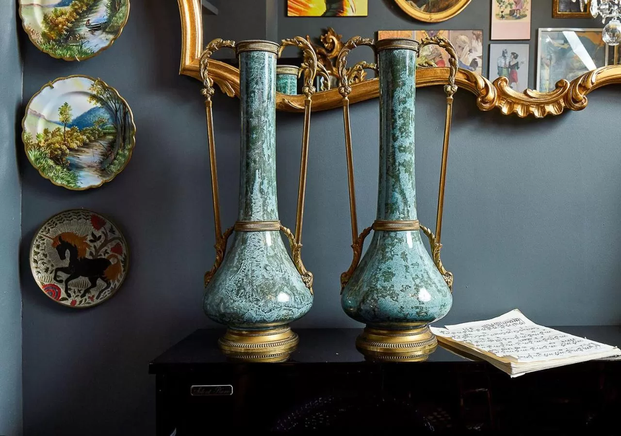 Decorative detail in Hôtel de Roubaix