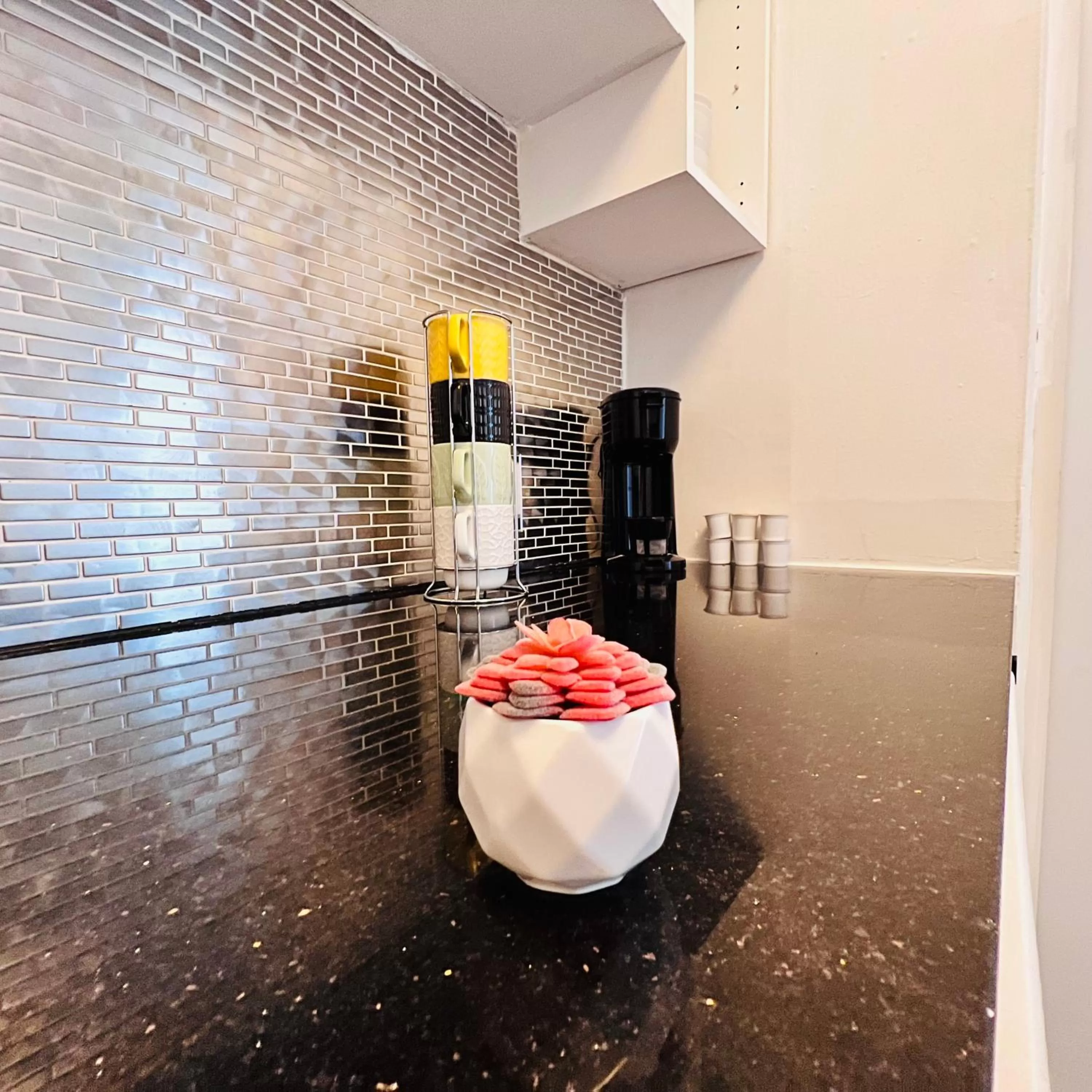 Kitchen or kitchenette in CocoBay 2BR Condos Near Beach, Galleria Mall, Wilton Manors, Cruise Port