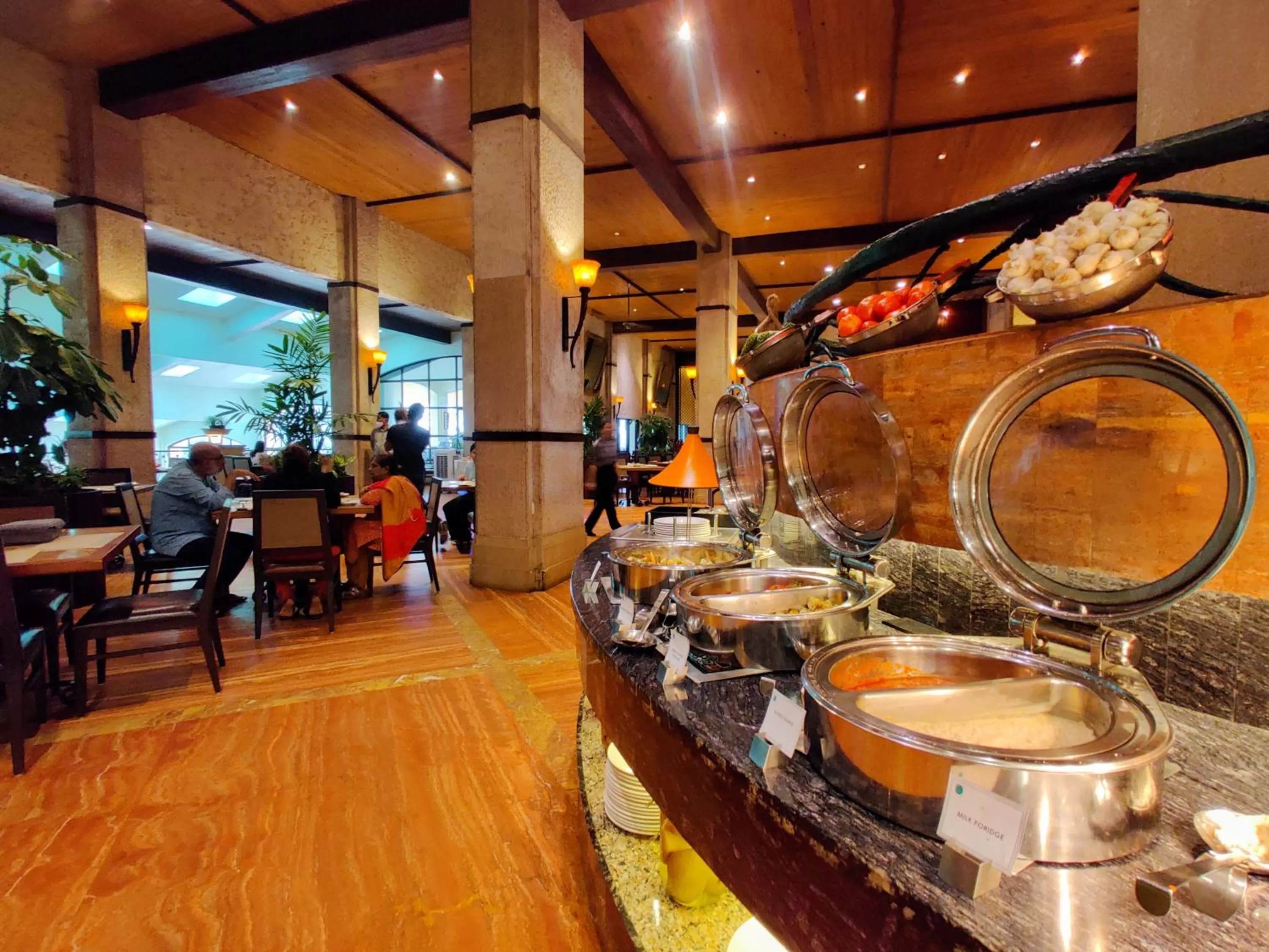 Restaurant/places to eat in Fariyas Resort Lonavala