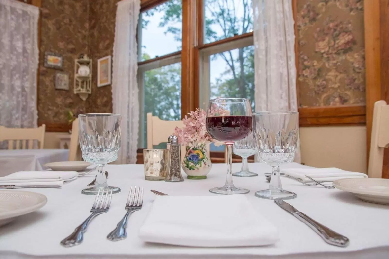 Restaurant/places to eat in Terrace Inn and 1911 Restaurant