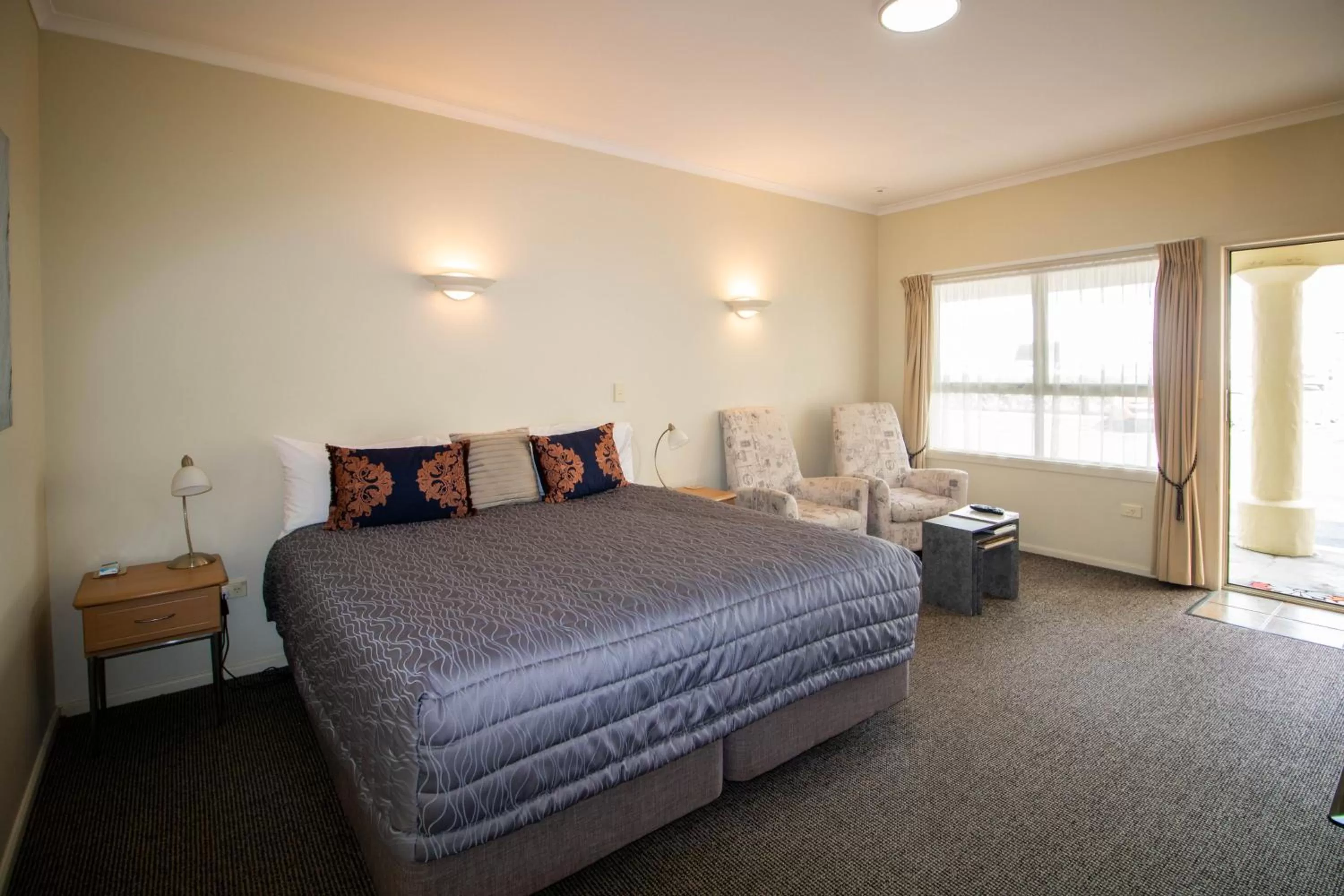 Bed in Tuscany On Thames