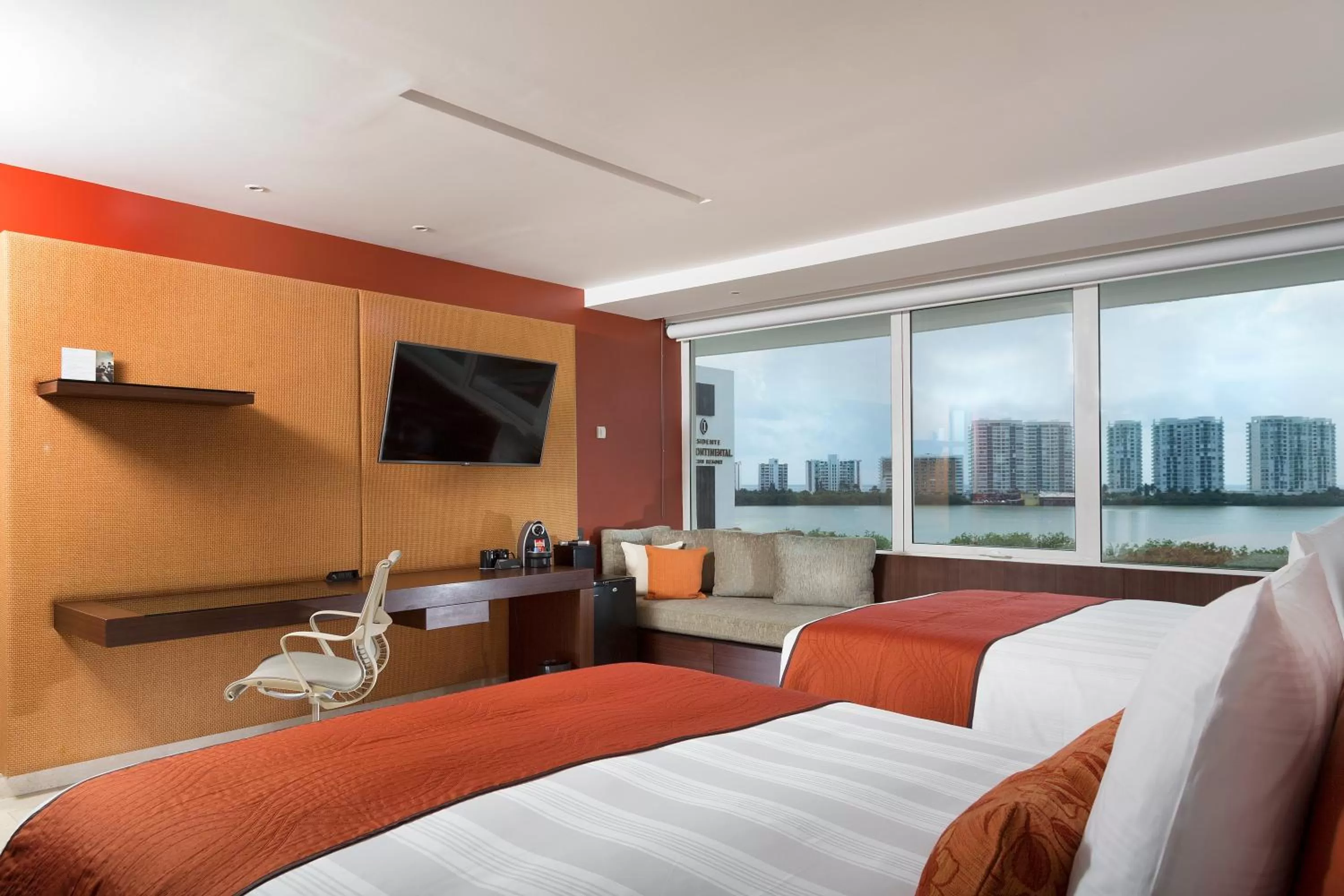 Photo of the whole room, Bed in Presidente InterContinental Cancun Resort