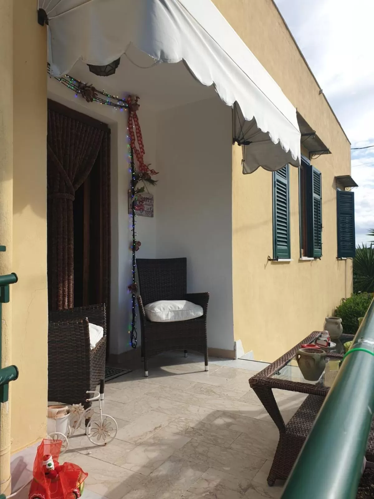 Balcony/Terrace in VILLA MARTA a due passi dalla clinica ortopedica Rizzoli e da Villa Santa Teresa