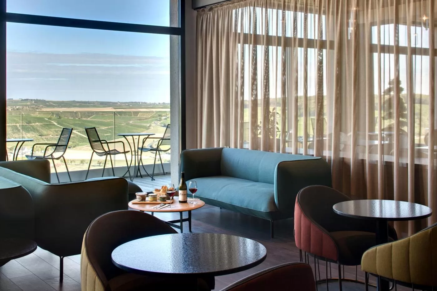 Lounge or bar in Le Panoramic