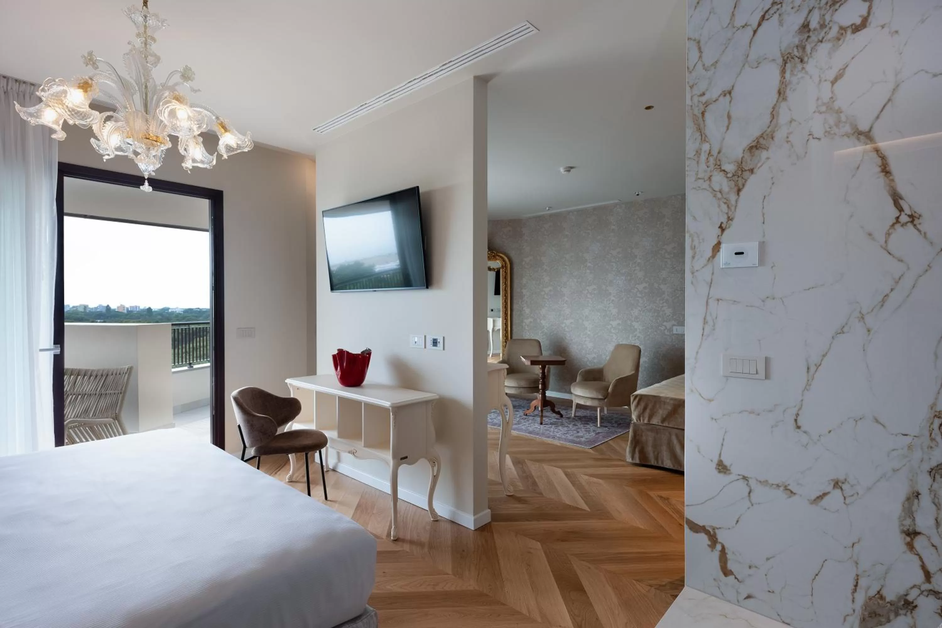 Living room, Bed in Savoy Beach Hotel & Thermal Spa