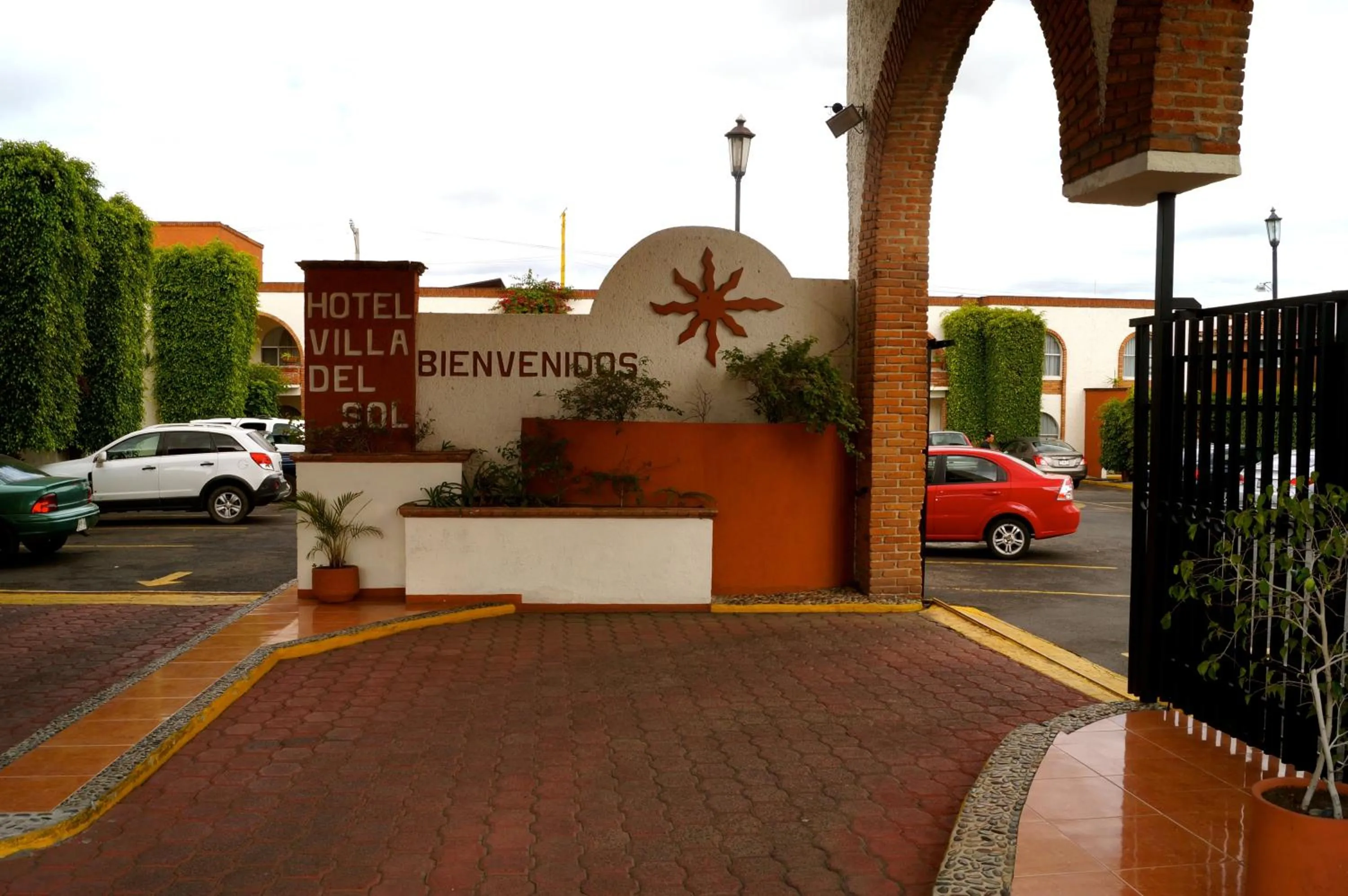 Facade/entrance in Hotel & Suites Villa del Sol