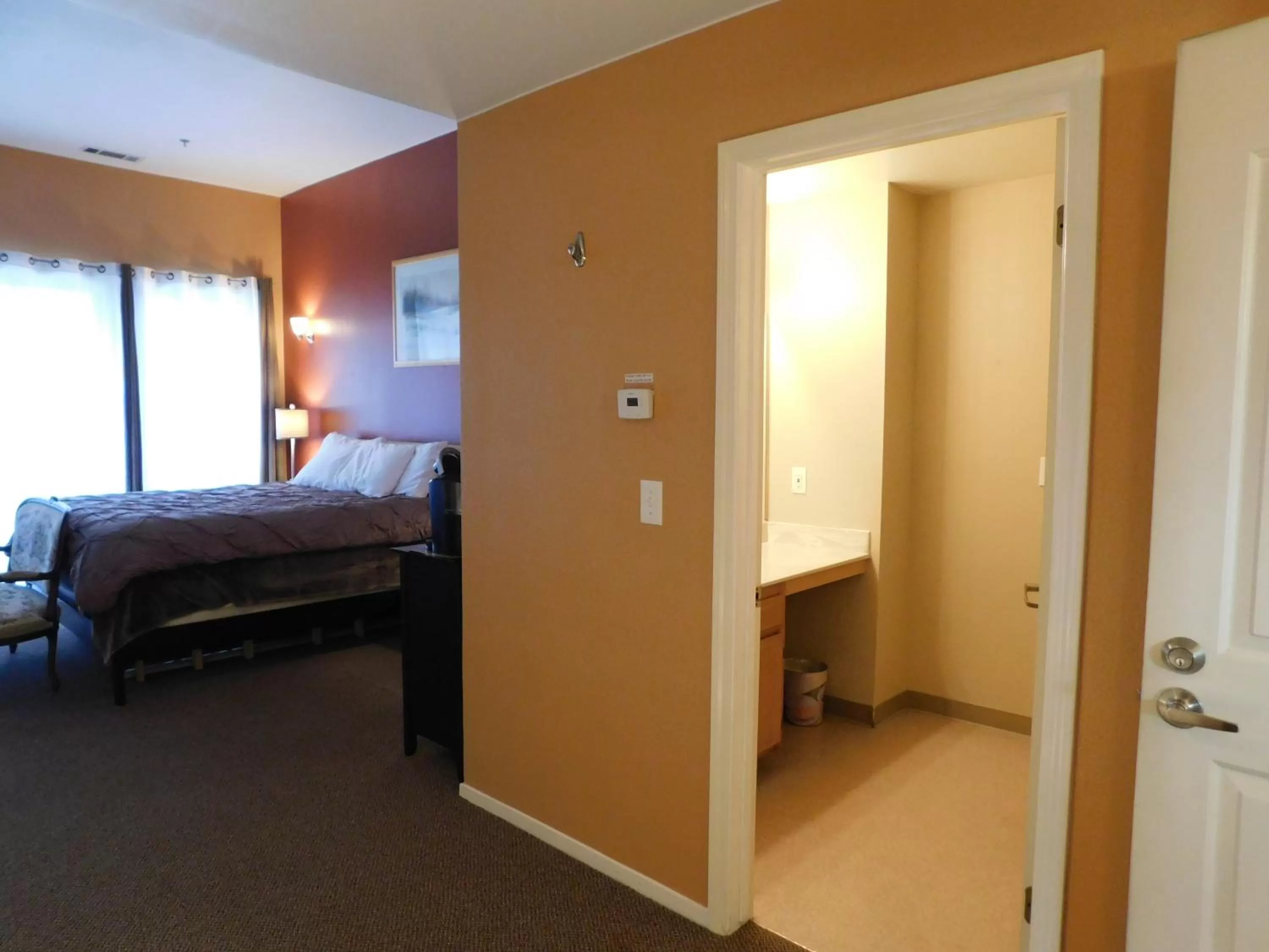 Bed in Freeport Wine Country Inn