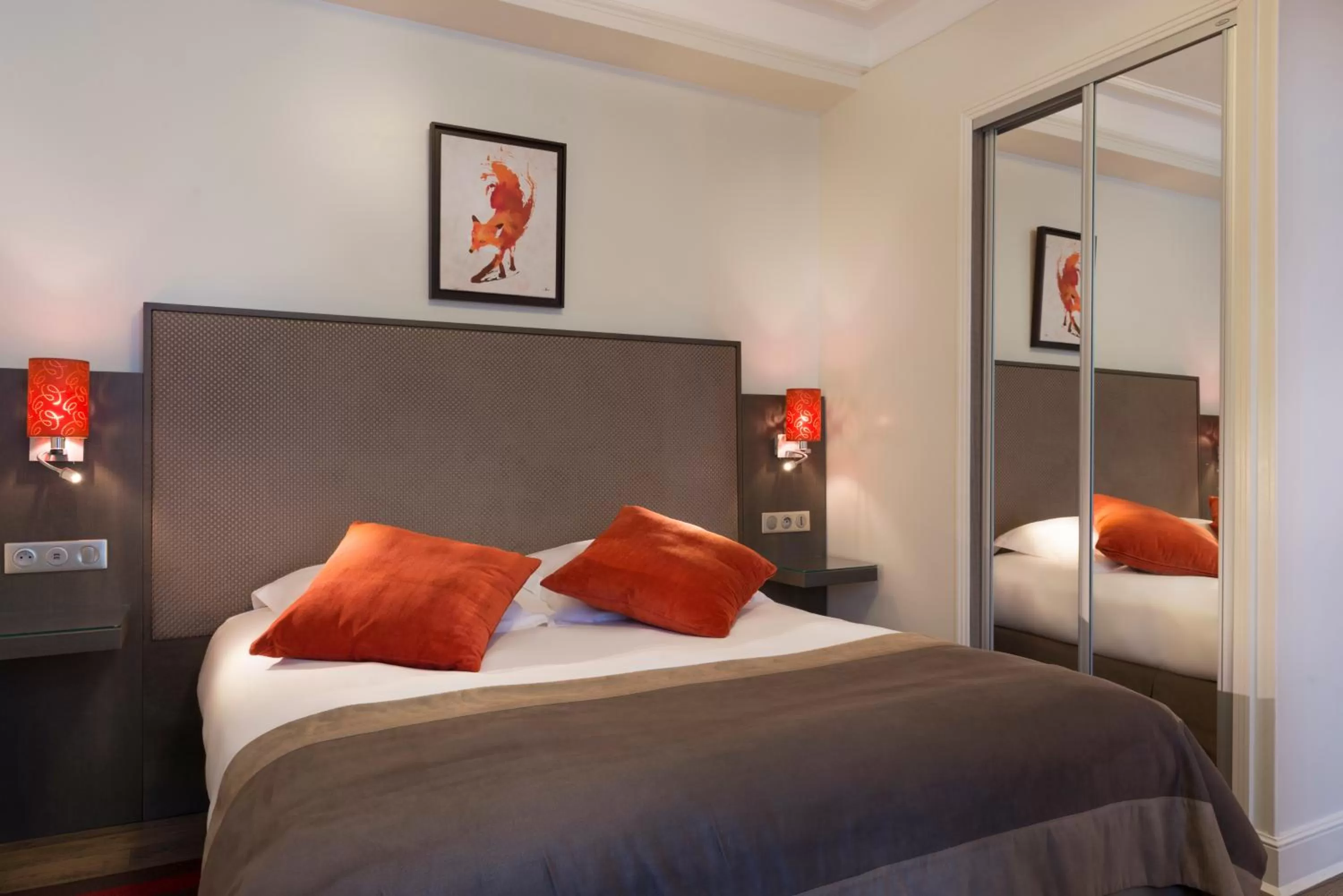 Bedroom, Bed in Régence Etoile