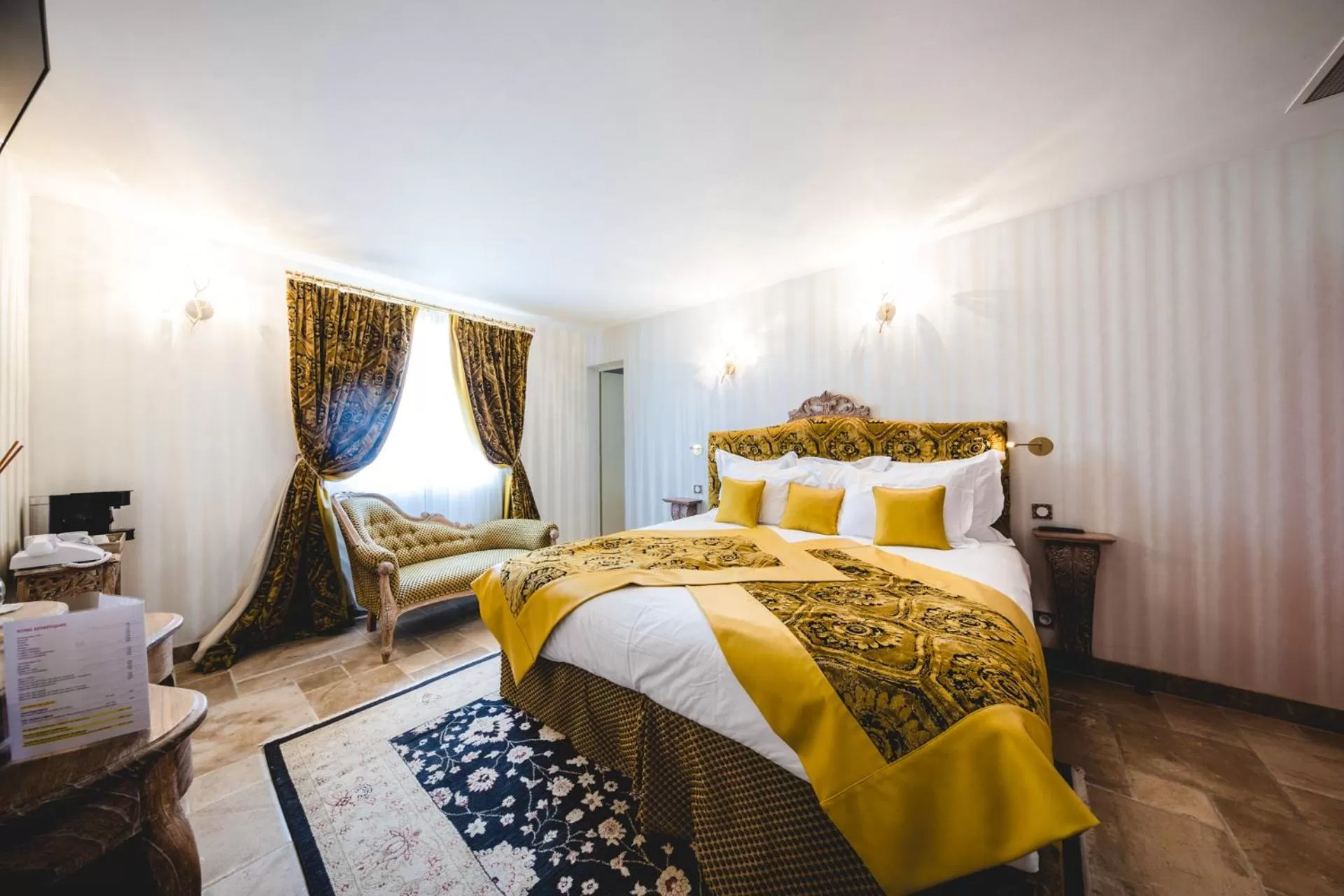 Bed in Le Petit Palais D'Aglae