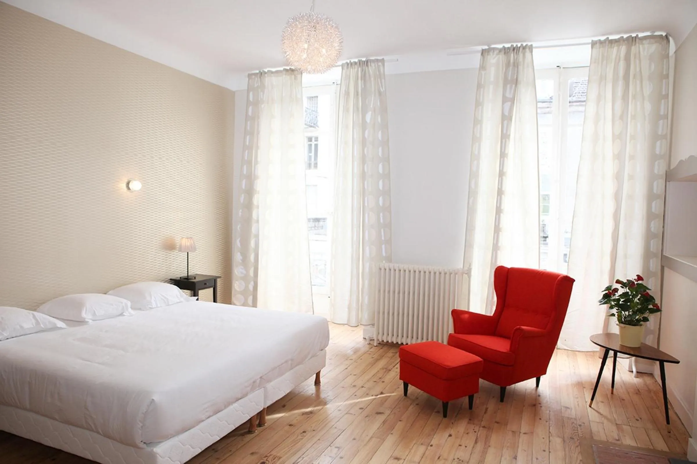 Photo of the whole room, Bed in Hôtel Le Roncevaux