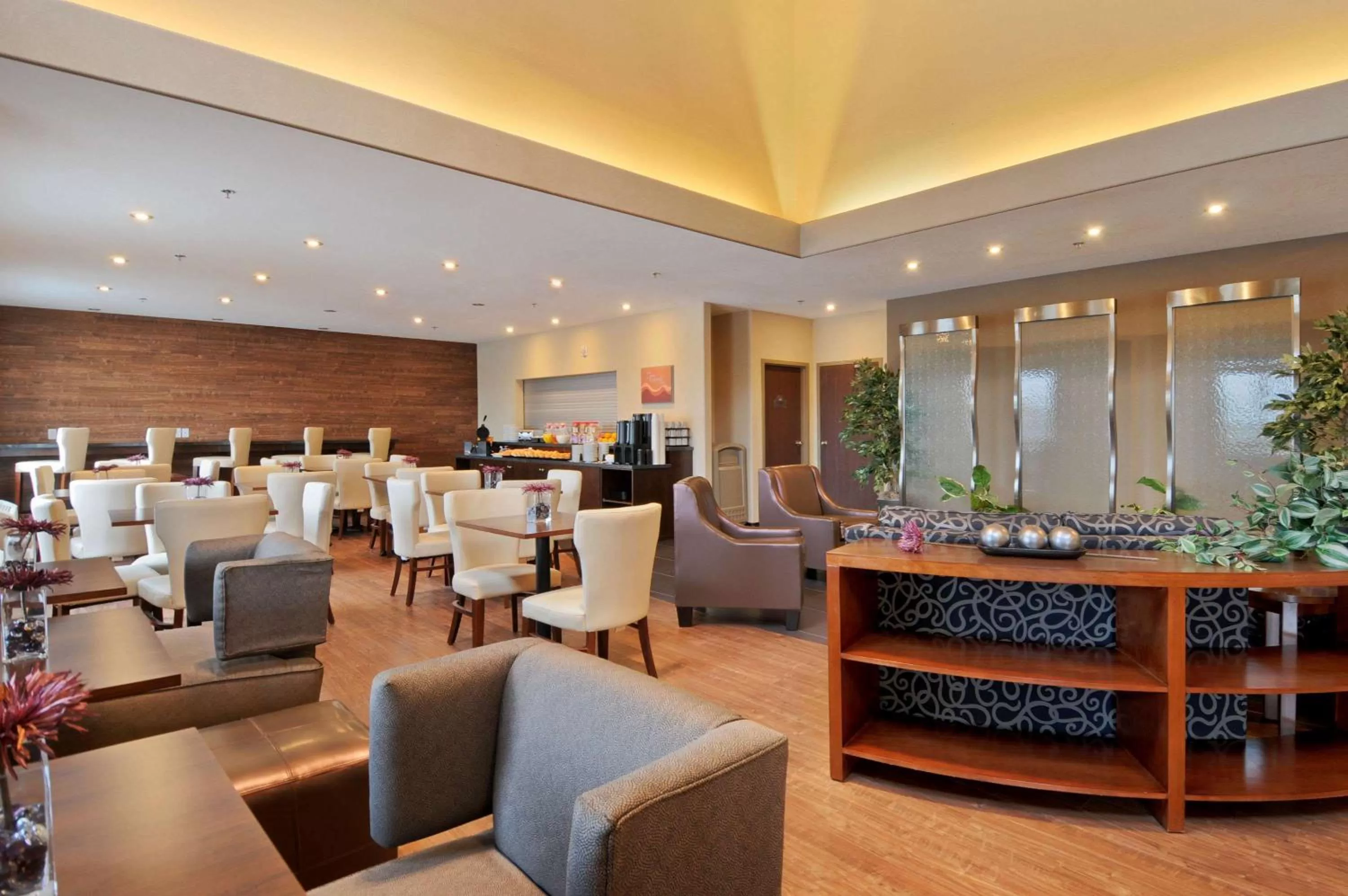 Restaurant/places to eat in Days Inn by Wyndham Regina Airport West