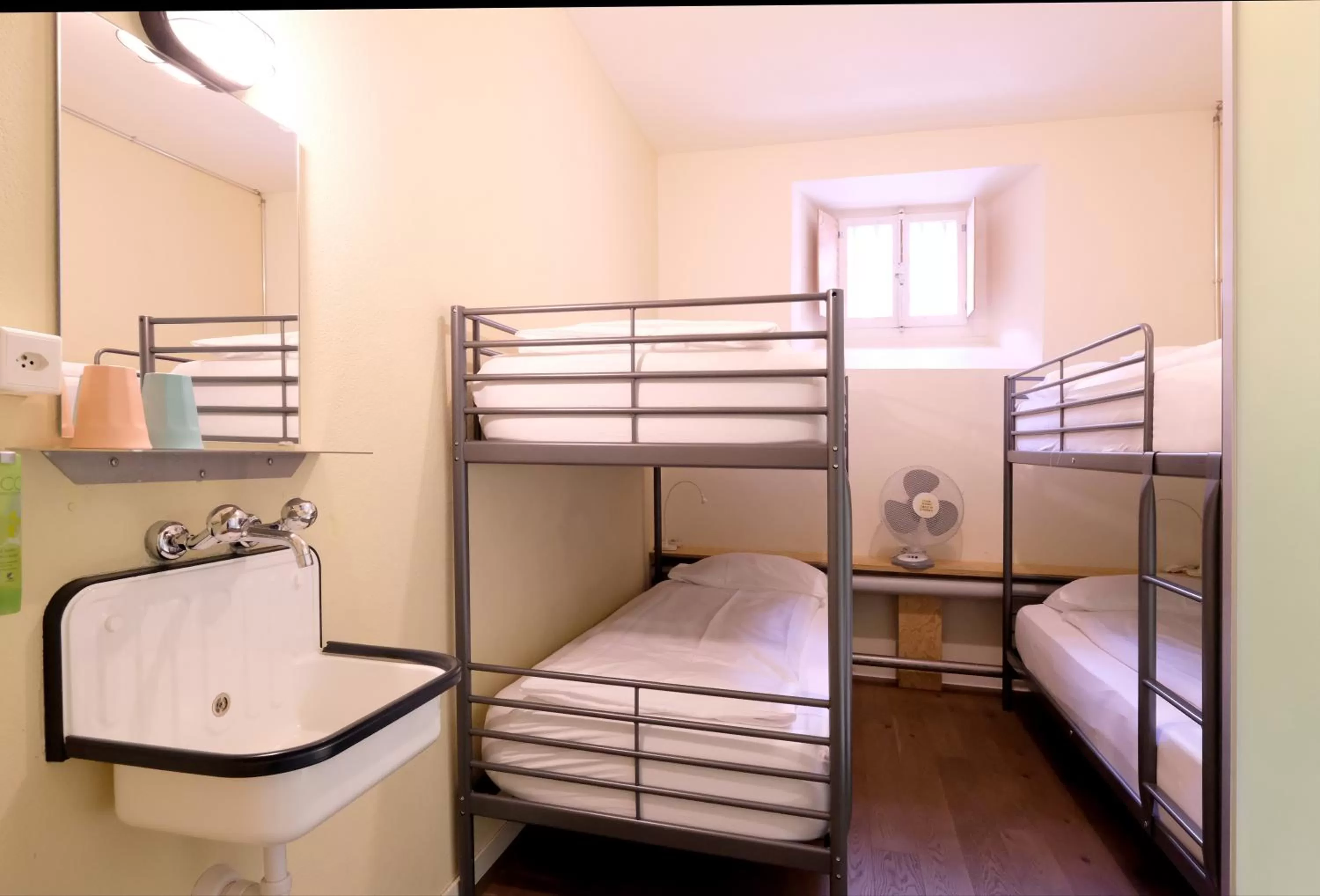 bunk bed, Bed in Barabas Luzern