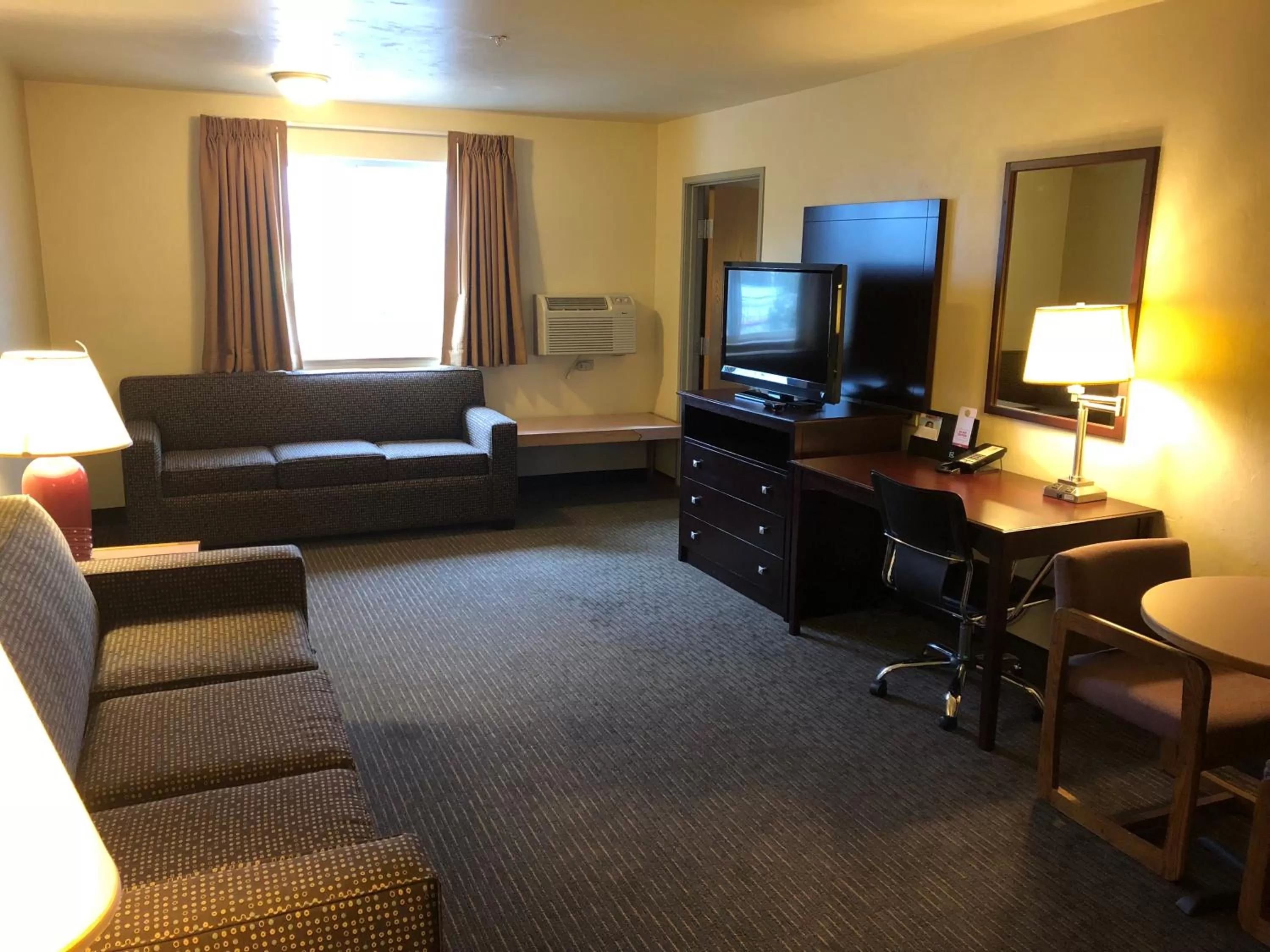 Living room in Super 8 by Wyndham Woodburn