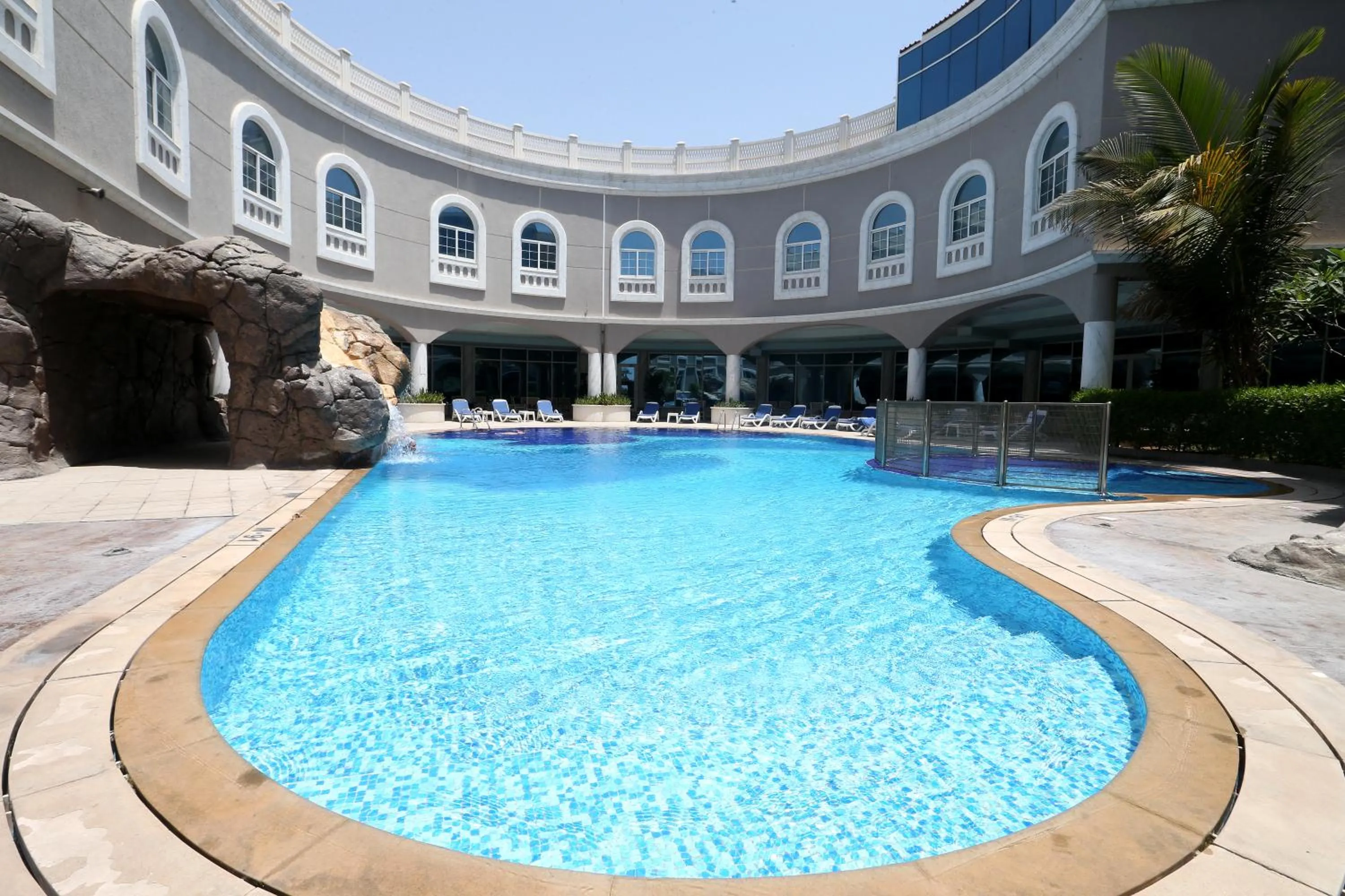 Swimming pool in Sharjah Premiere Hotel & Resort