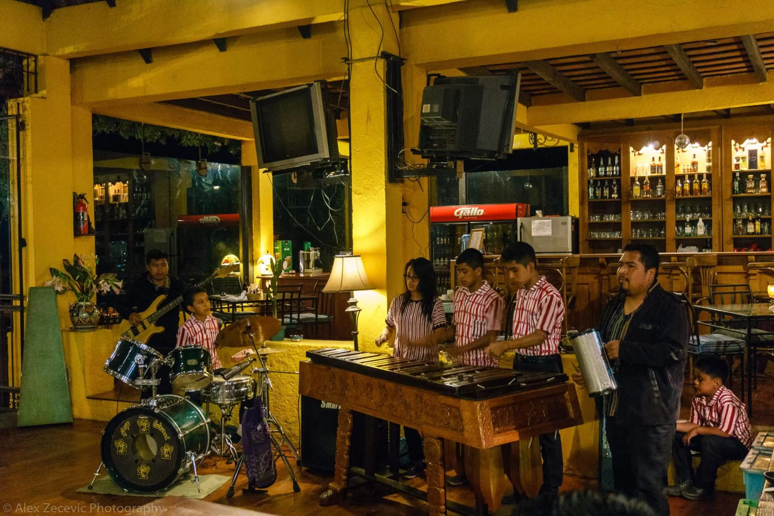 Restaurant/places to eat in Hotel Toliman