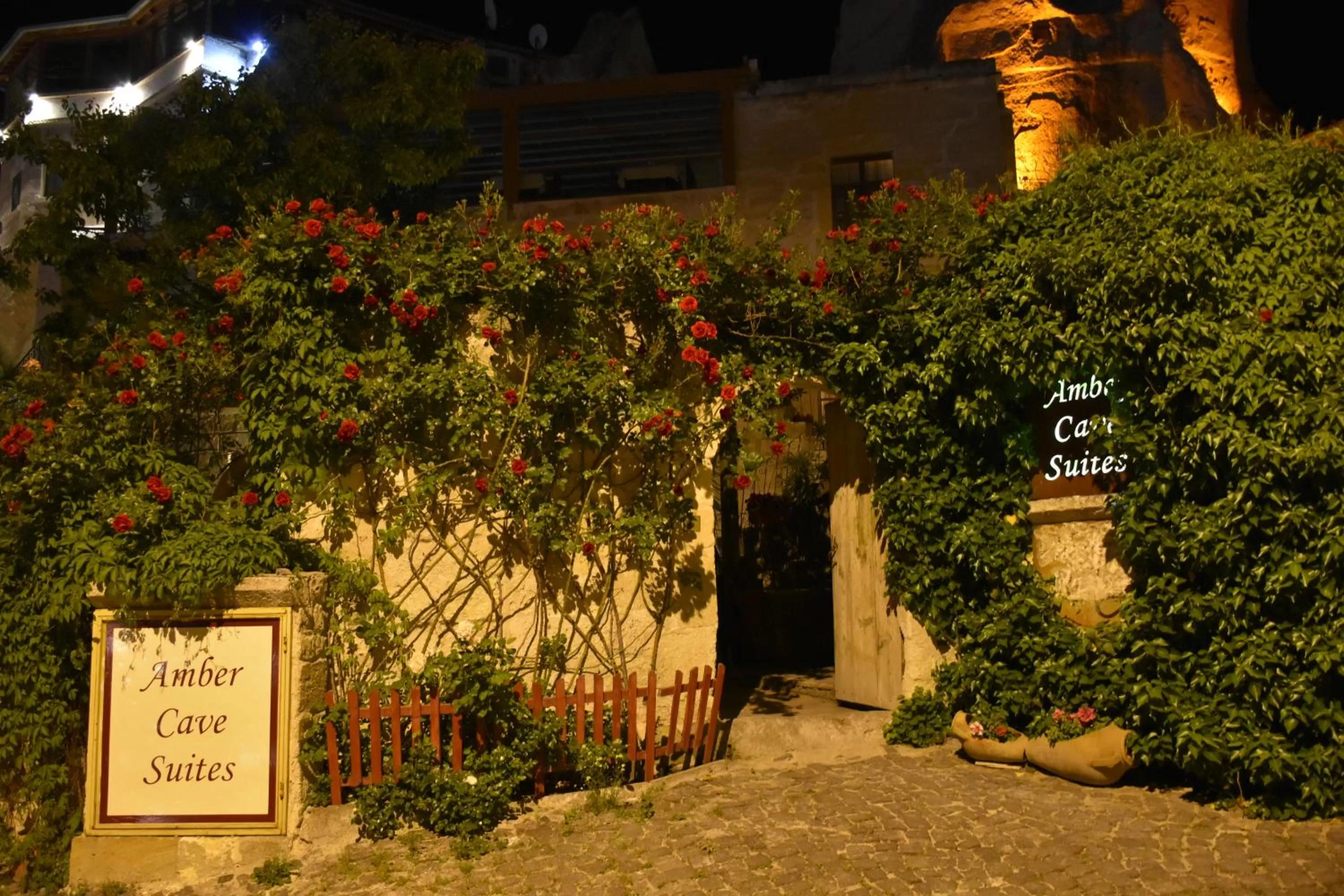 Facade/entrance in Amber Cave Suites